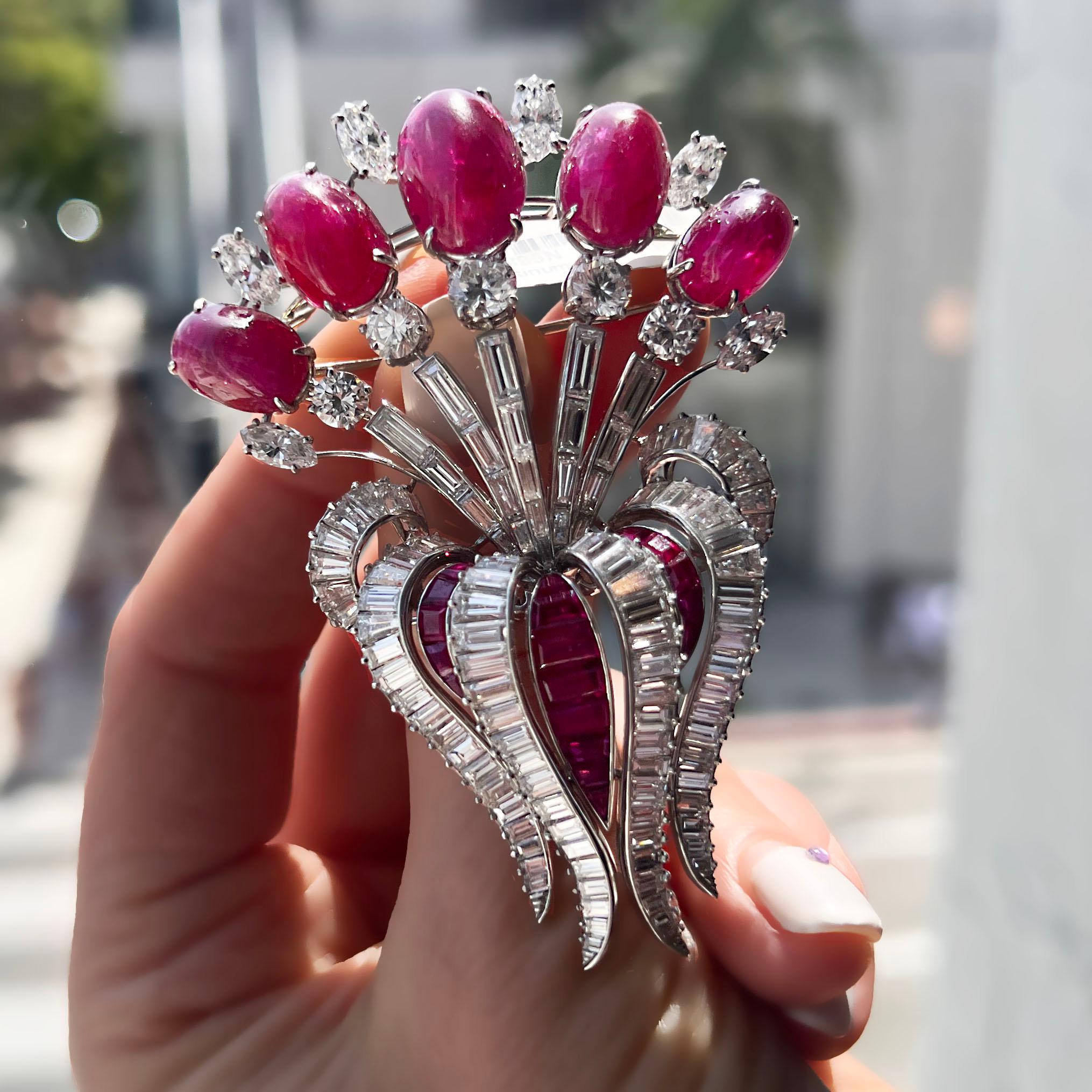 Broche de rubíes y diamantes certificado por el GIA Oscar Heyman en Excelente estado para la venta en Beverly Hills, CA