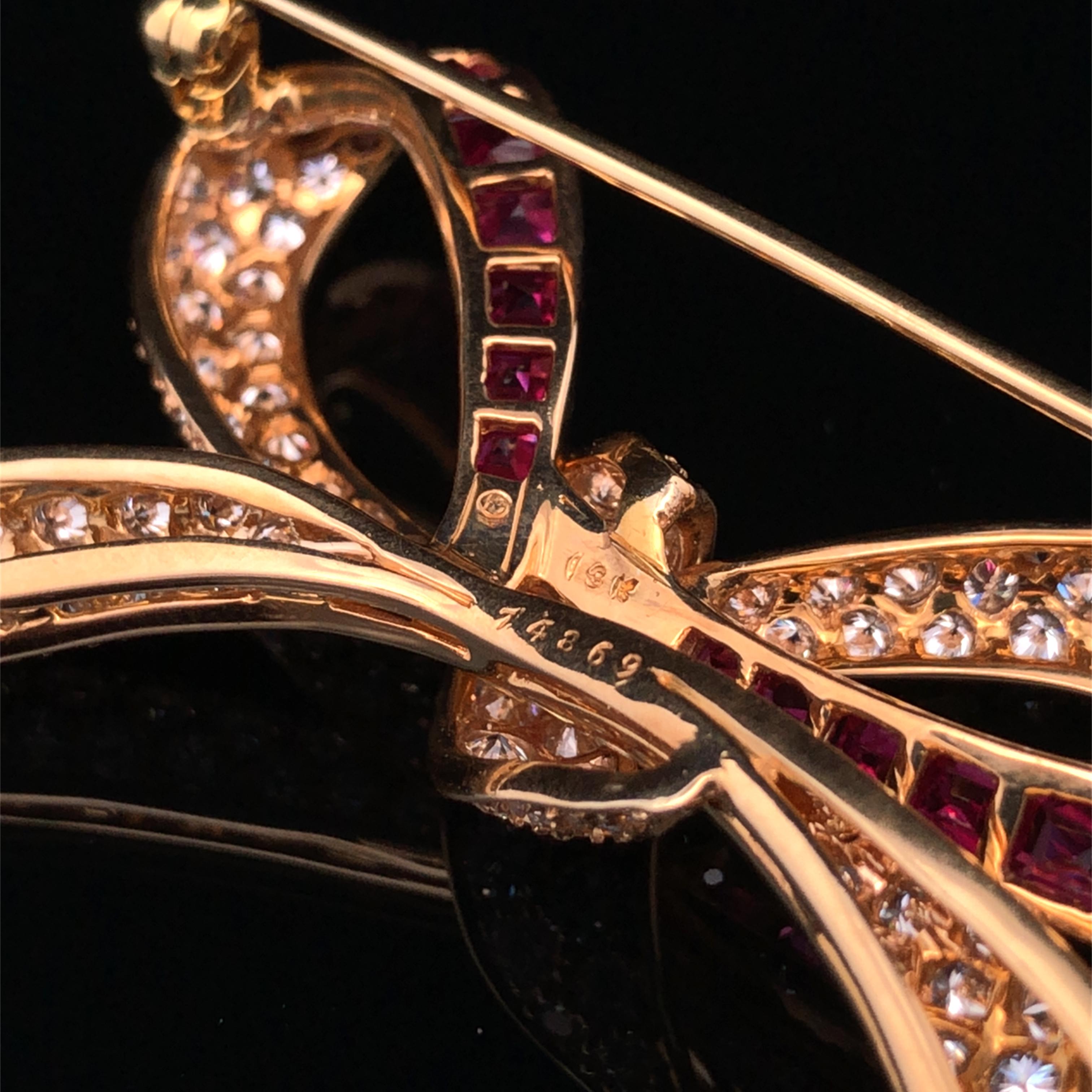 Broche à nœud en or, diamants et rubis d'Oscar Heyman Unisexe en vente