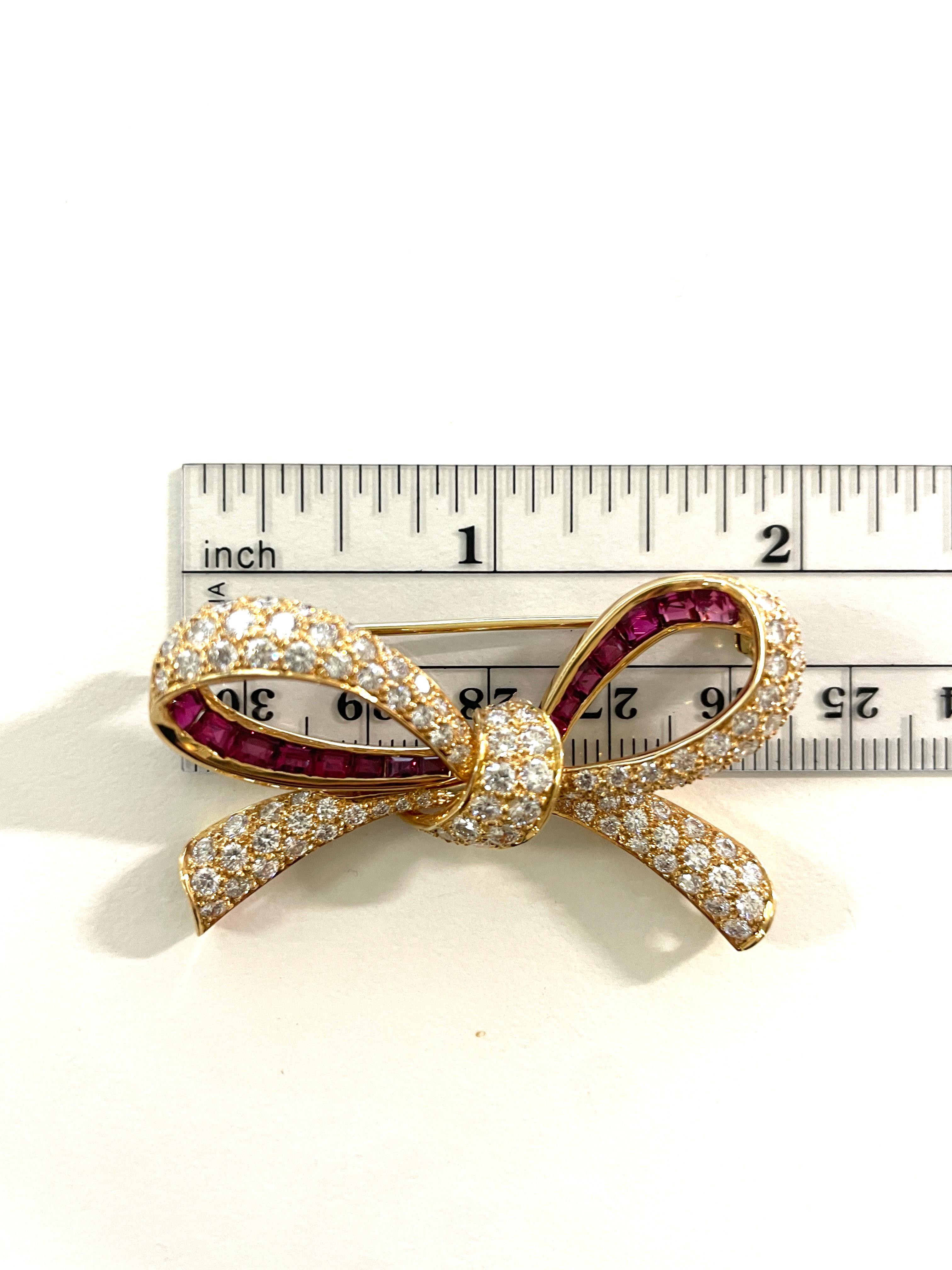 Broche à nœud en or, diamants et rubis d'Oscar Heyman en vente 3