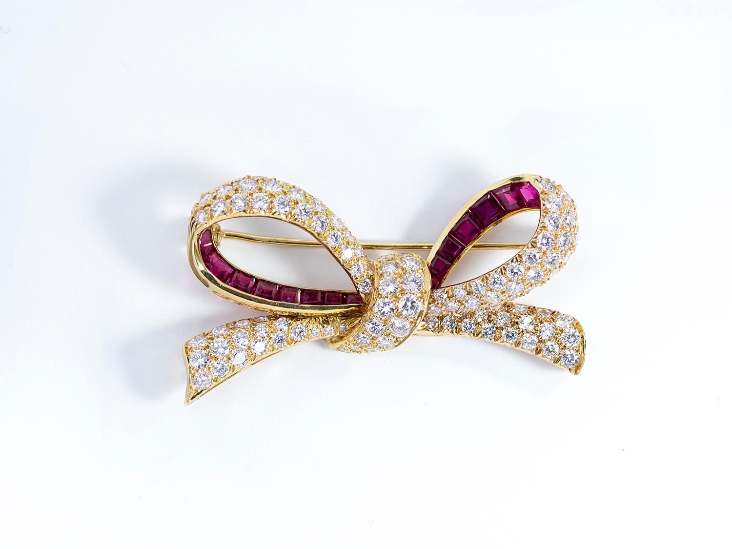 This Oscar Heyman 18kt yellow gold brooch contains 2.55cts of calibré rubies and 3.95cts round diamonds (F-G/VS+). The rubies are cut by hand in Oscar Heyman's Madison Avenue workshop by the lapidary. The diamonds are bead set. It is stamped with