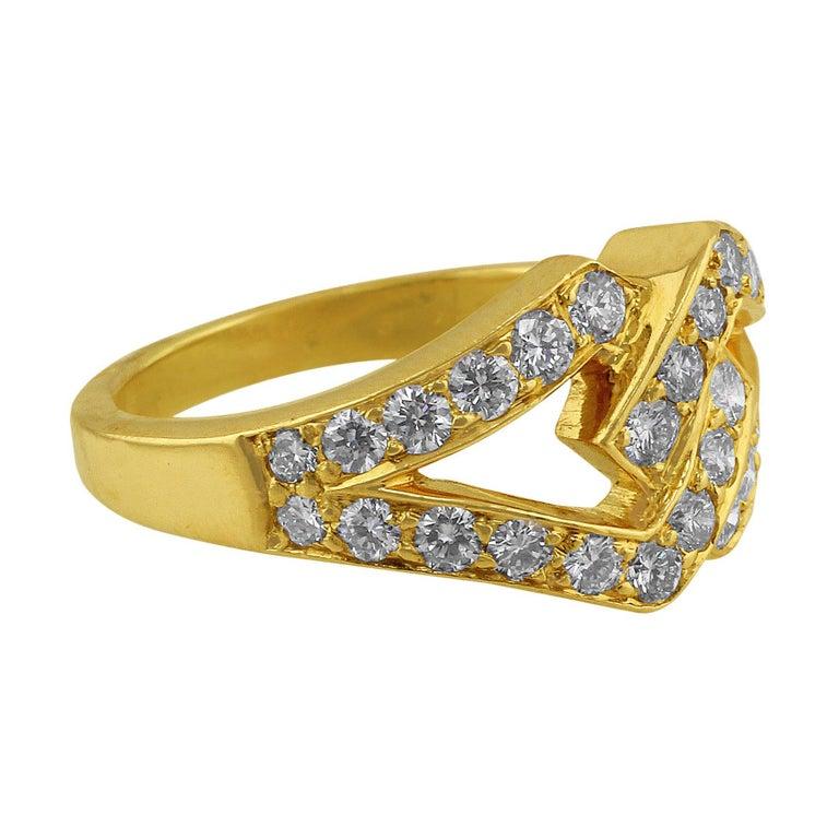 Oscar Heyman Interlocked Diamond Yellow Gold Ring. An estate Oscar Heyman & Bros. ring of 18k yellow gold set in an interlocking pattern with diamonds of approximately 0.95cttw.