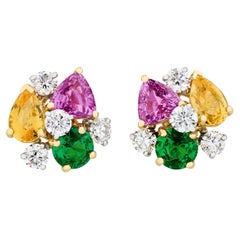Boucles d'oreilles en saphir multicolore et grenat tsavorite d'Oscar Heyman