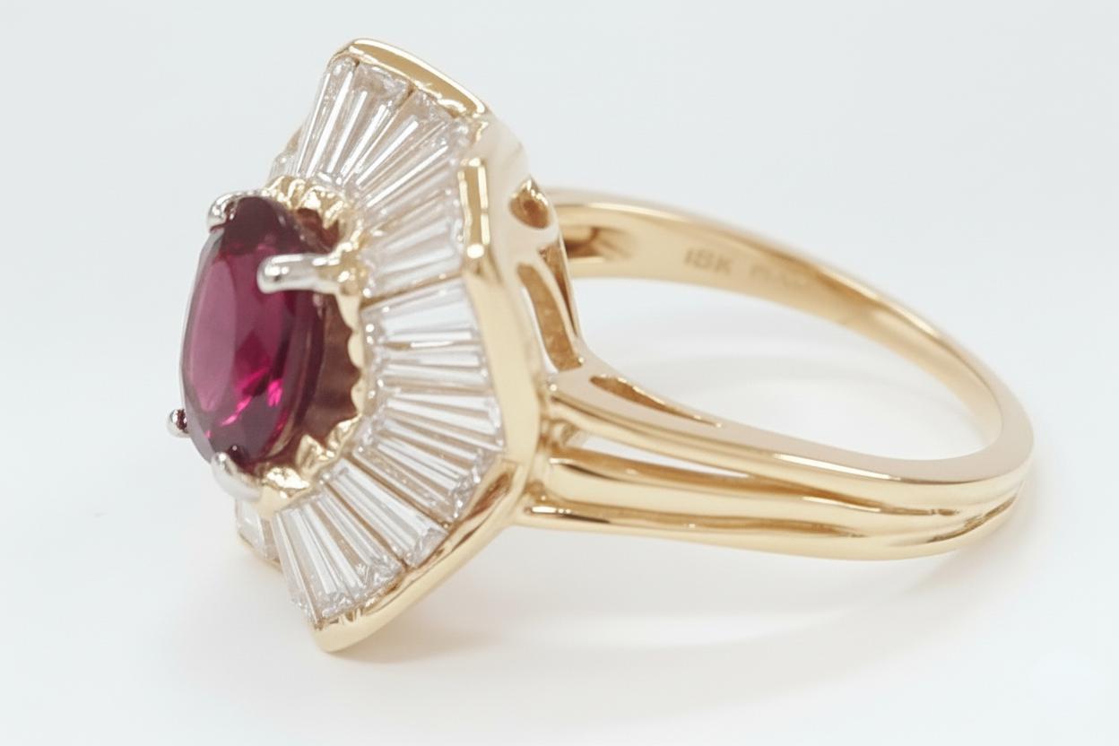 Contemporain Oscar Heyman Bague ballerine en or jaune 18 carats et platine, rubis et diamants No Heat en vente