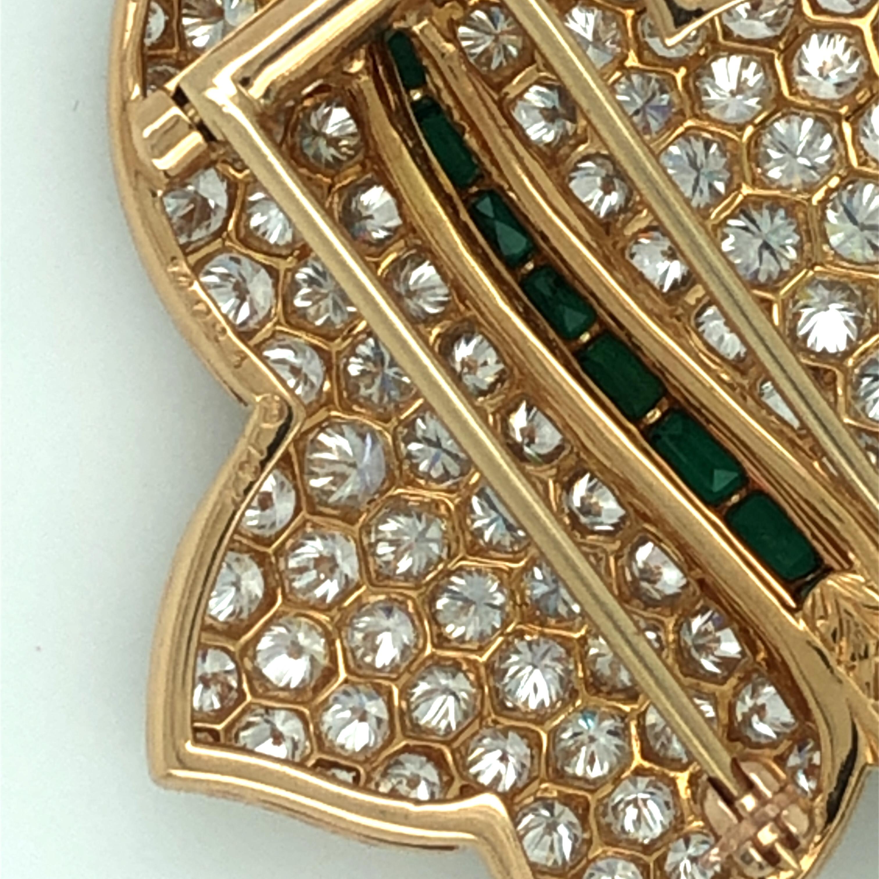 Taille ronde Broche feuille d'érable Oscar Heyman en diamants pavés en vente