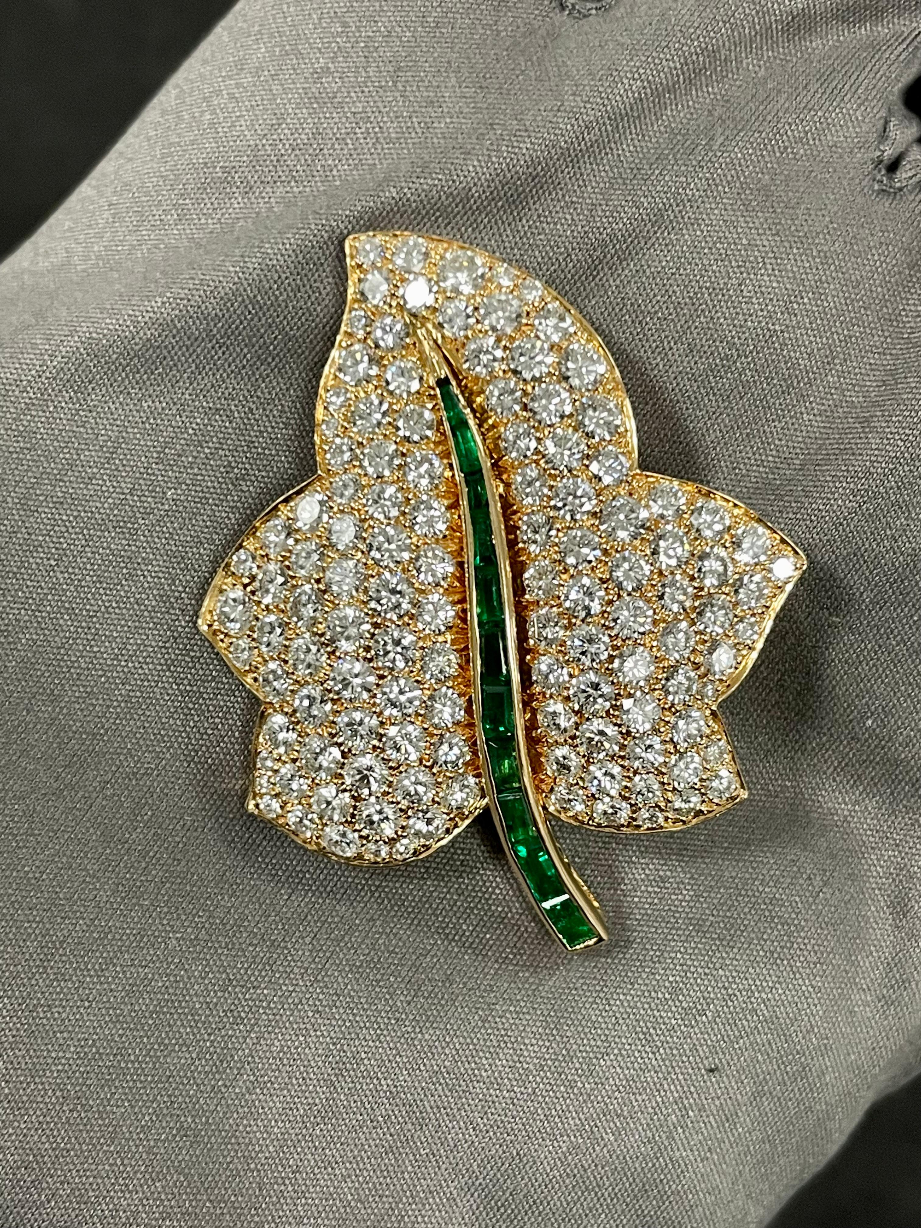 Oscar Heyman Pave Diamond Maple Leaf Brooch In New Condition For Sale In New York City, NY