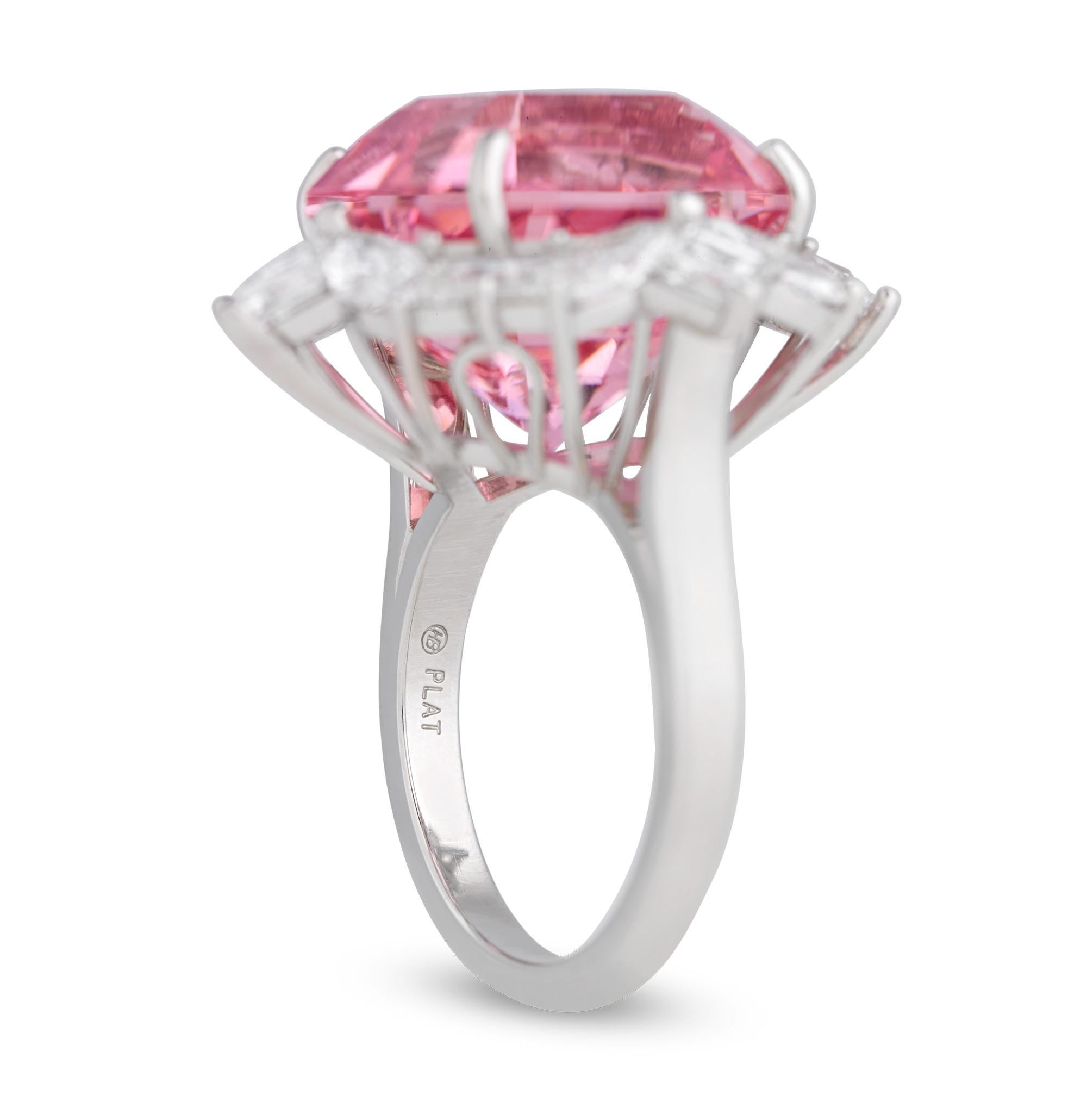 Taille émeraude Bague en tourmaline rose d'Oscar Heyman, 17,35 carats en vente