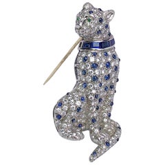 Oscar Heyman Plat. y 3,61Ct. Broche de guepardo de diamantes con 2,18Ct. Zafiros azules