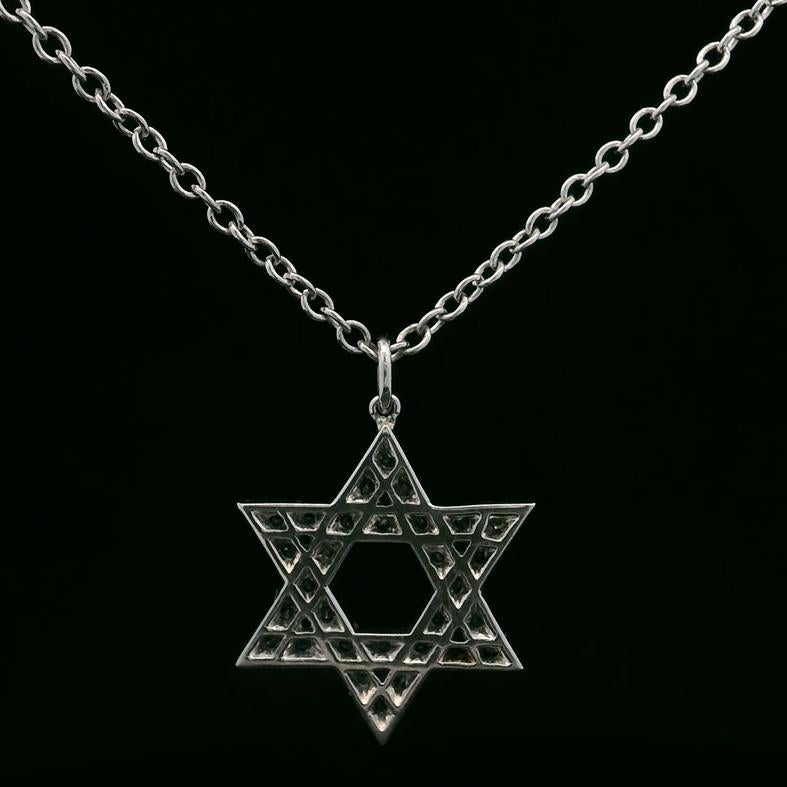 Taille ronde Collier à pendentif étoile de David en platine 0,53 ct de diamant noir en vente