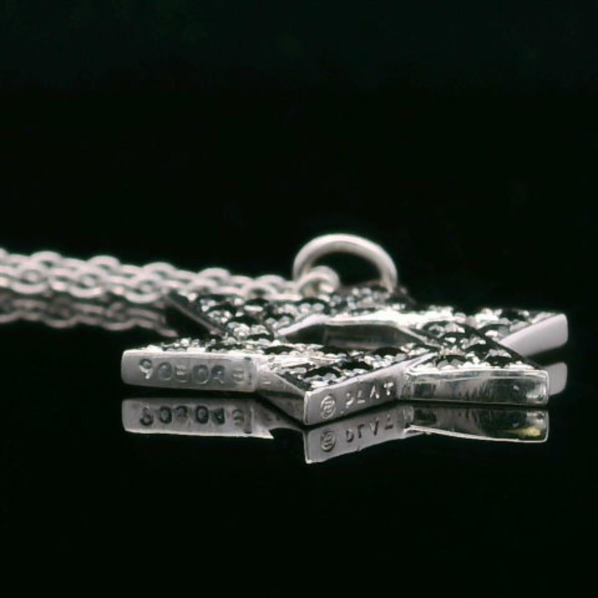 Collier à pendentif étoile de David en platine 0,53 ct de diamant noir Unisexe en vente