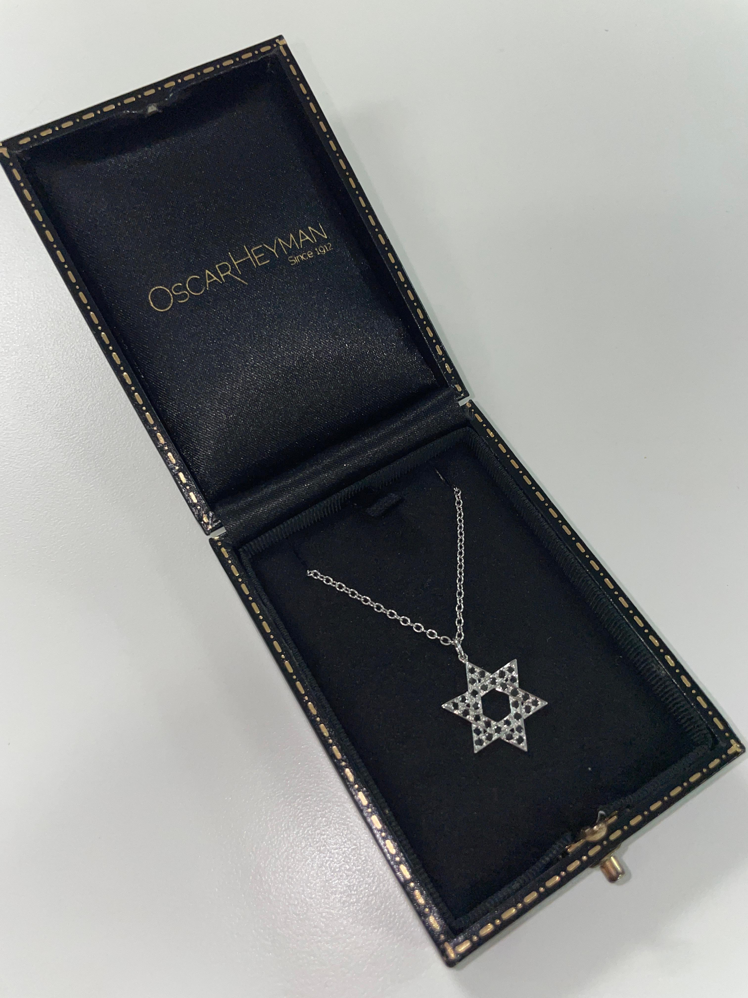 Collier à pendentif étoile de David en platine 0,53 ct de diamant noir en vente 2