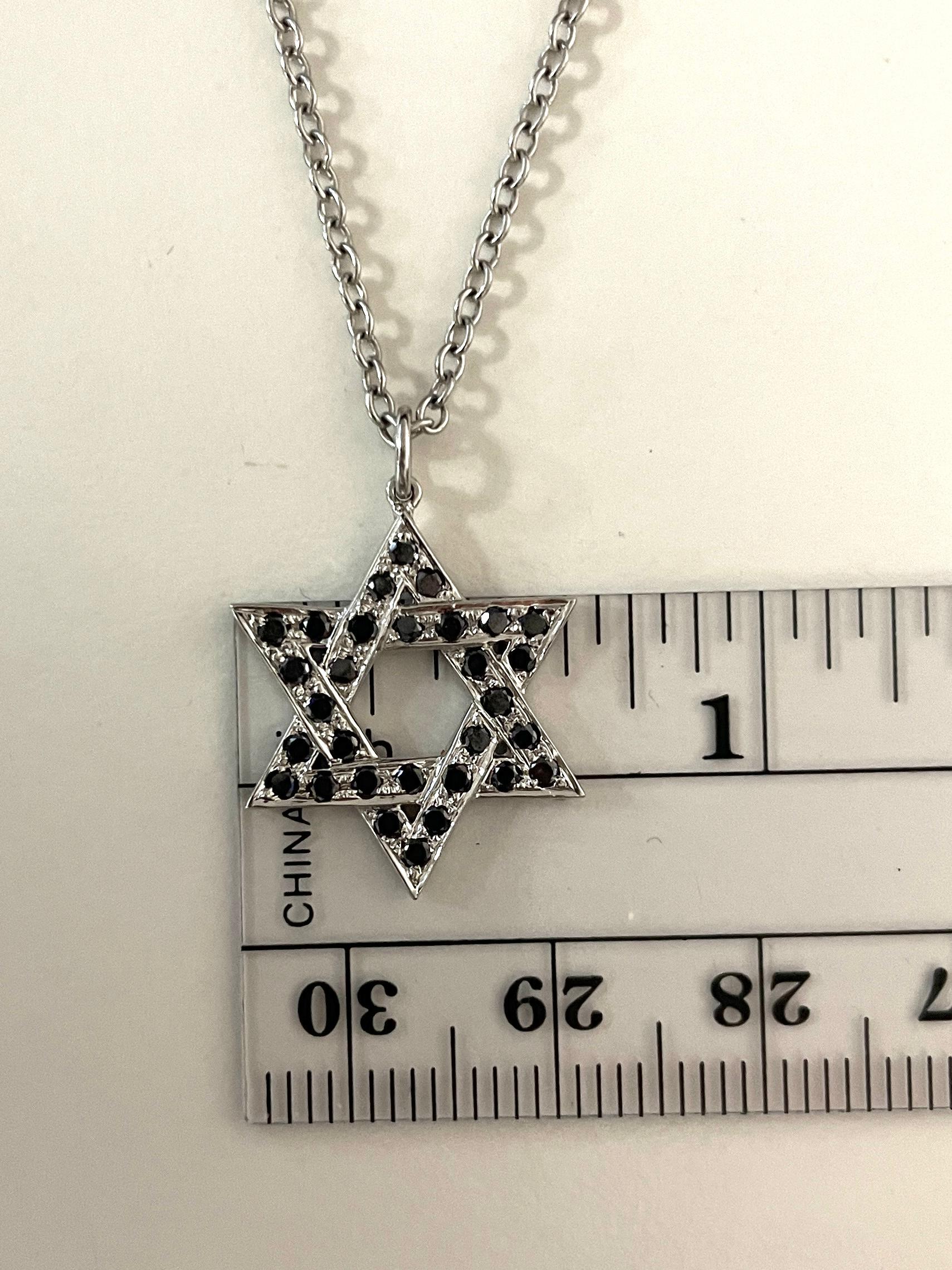 Collier à pendentif étoile de David en platine 0,53 ct de diamant noir en vente 3