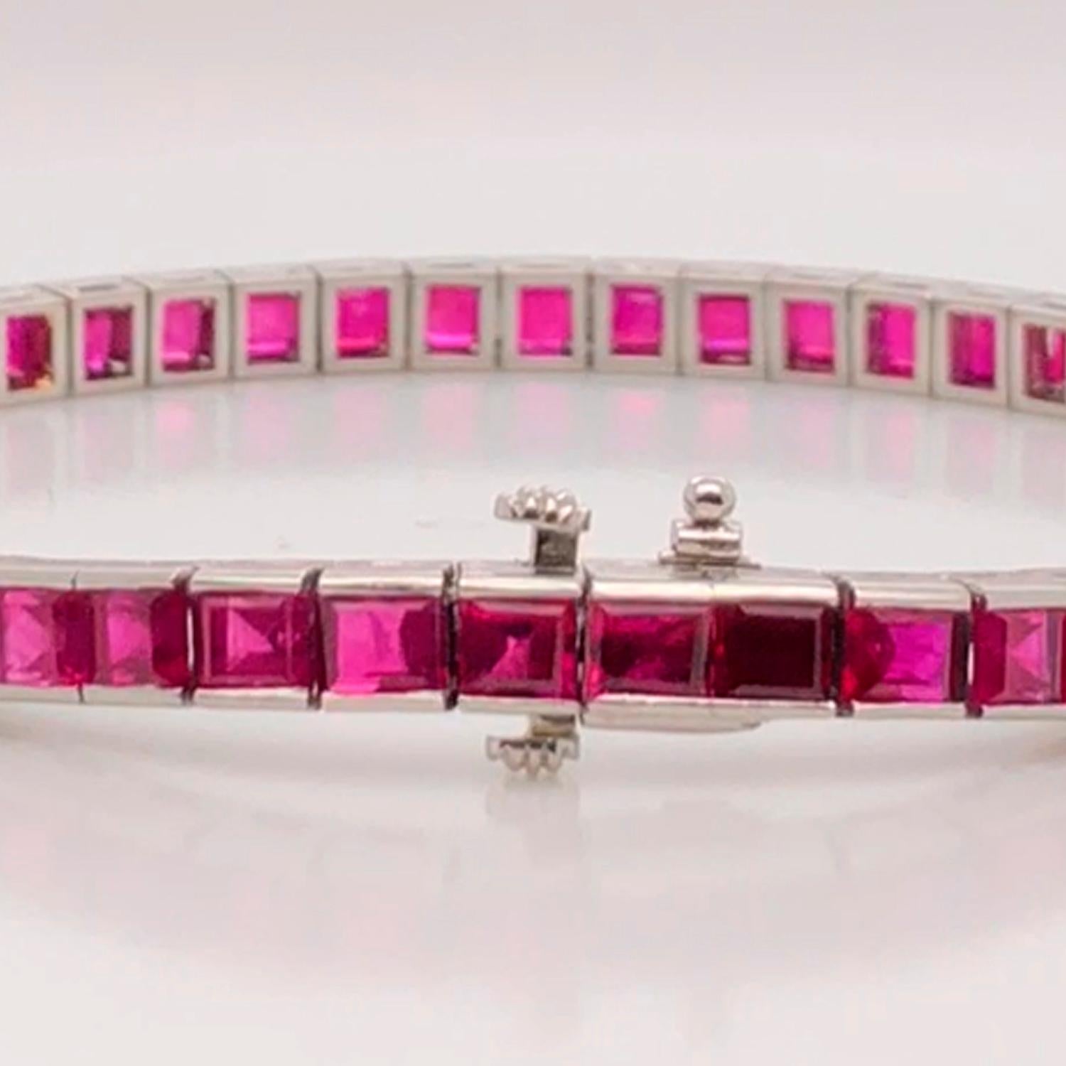 Contemporain Oscar Heyman Bracelet tennis en platine avec rubis carré de 12,26 carats en vente