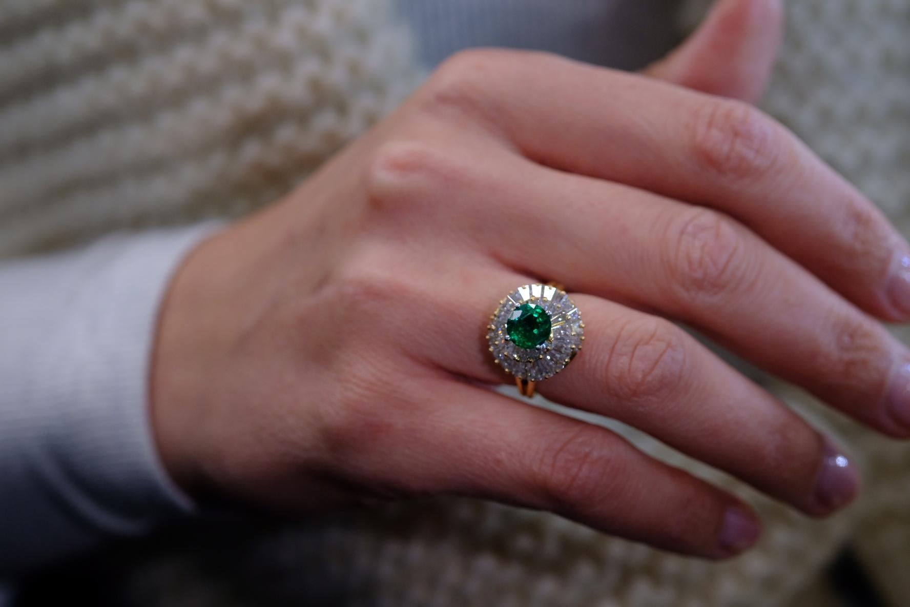 Oscar Heyman Platinum & 18K Yellow Gold 1.25ct Green Emerald Ballerina Ring For Sale 1