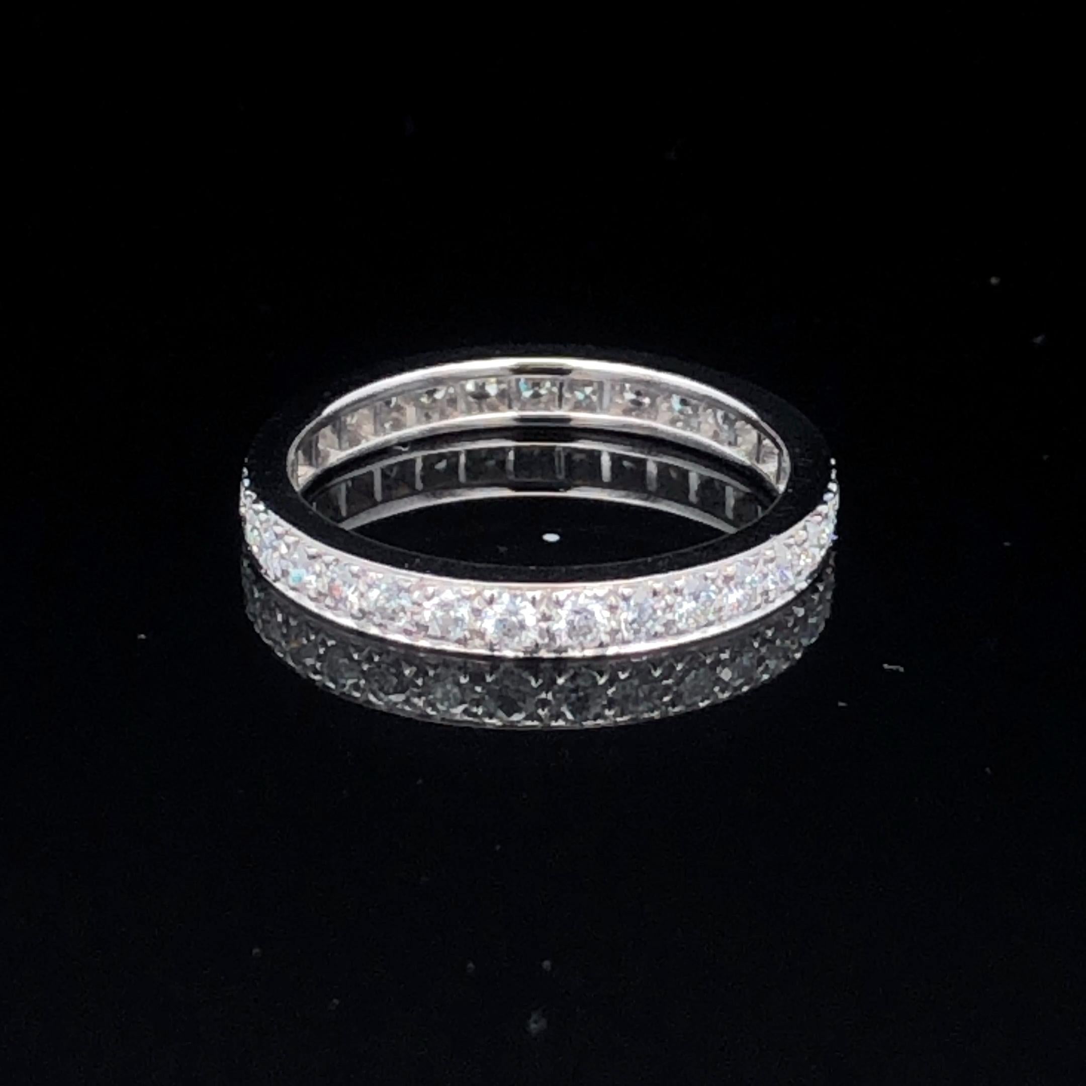 Contemporary Oscar Heyman Platinum 2.5mm Bead Set Diamond Band Ring sz 6 For Sale