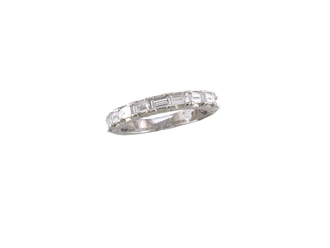 Oscar Heyman platinum partway diamond wedding band ring contains 9 Baguette Diamonds (F-G/ VS+ quality) weighing 1.11cts that are cog set. It is 3mm wide and stamped with the makers mark, IRID PLAT, and serial number P5901. 

Size 6.

Additional