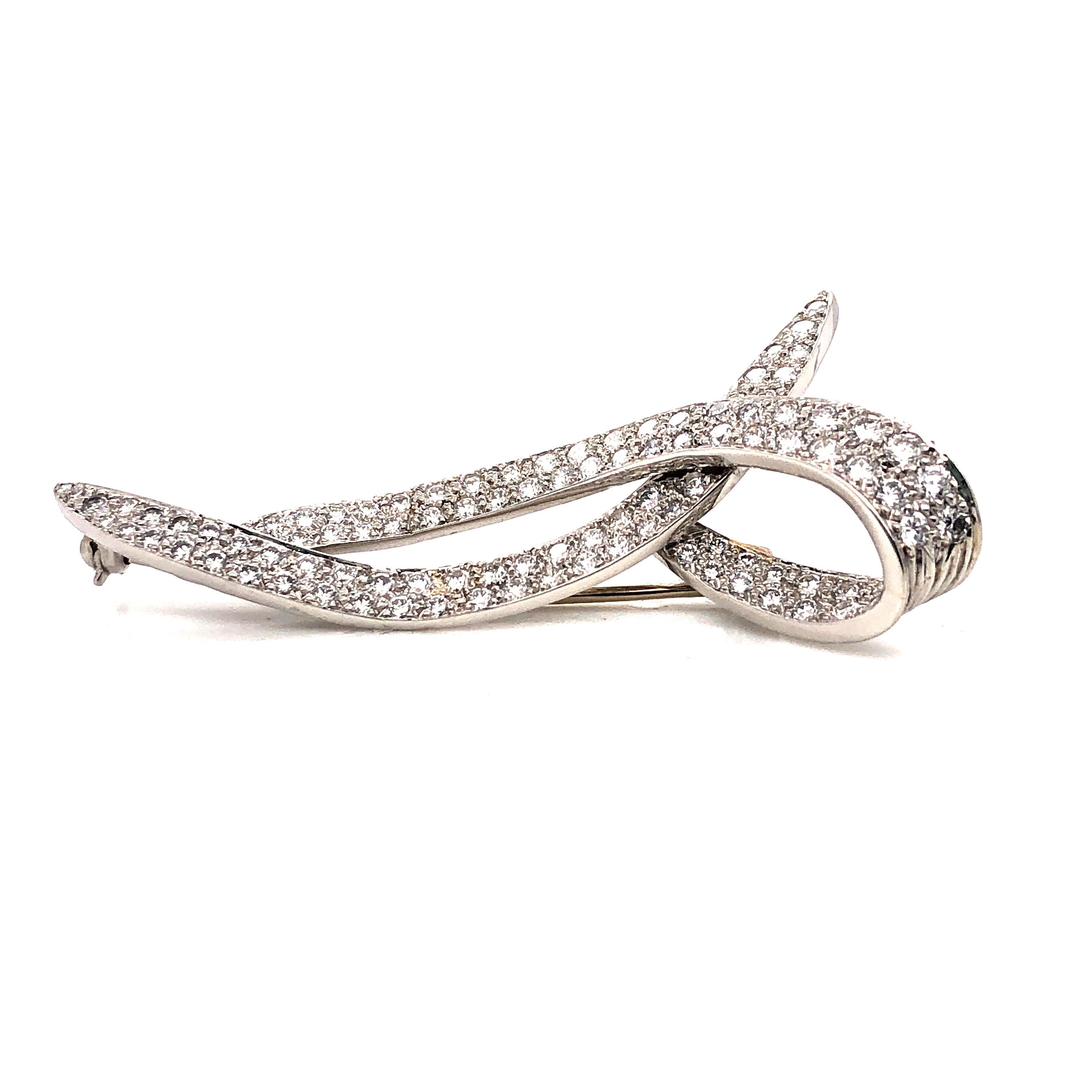 Oscar Heyman platinum bow brooch contains 39 round diamonds weighing 3.56cts (F-G/VS+). It is stamped with the makers mark, PLAT, and serial number 74974.

Brooch measures 2.5inches in length by 1 inch at widest.

Oscar Heyman was founded in 1912