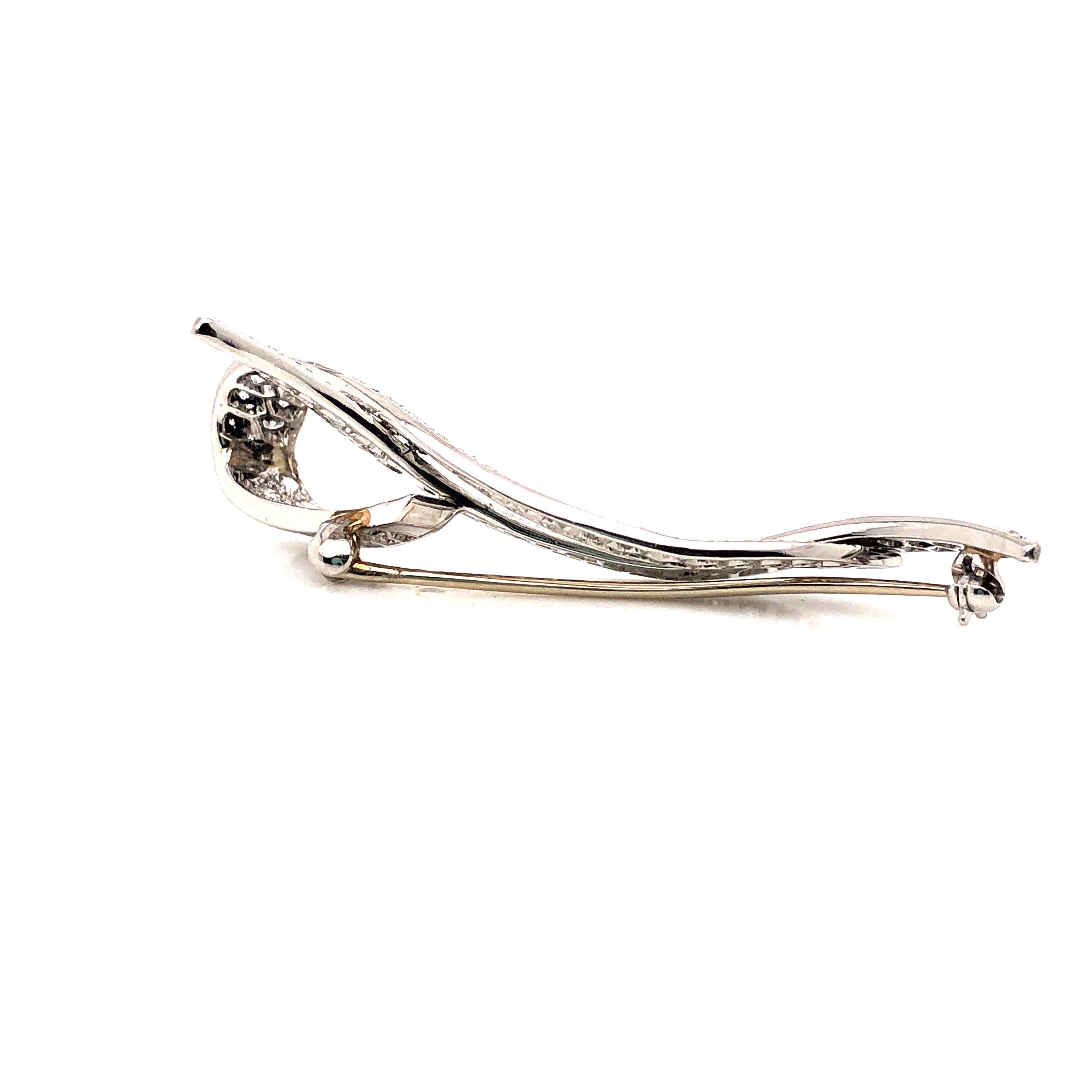 Oscar Heyman Platinum Diamond Bow Brooch In New Condition For Sale In New York City, NY