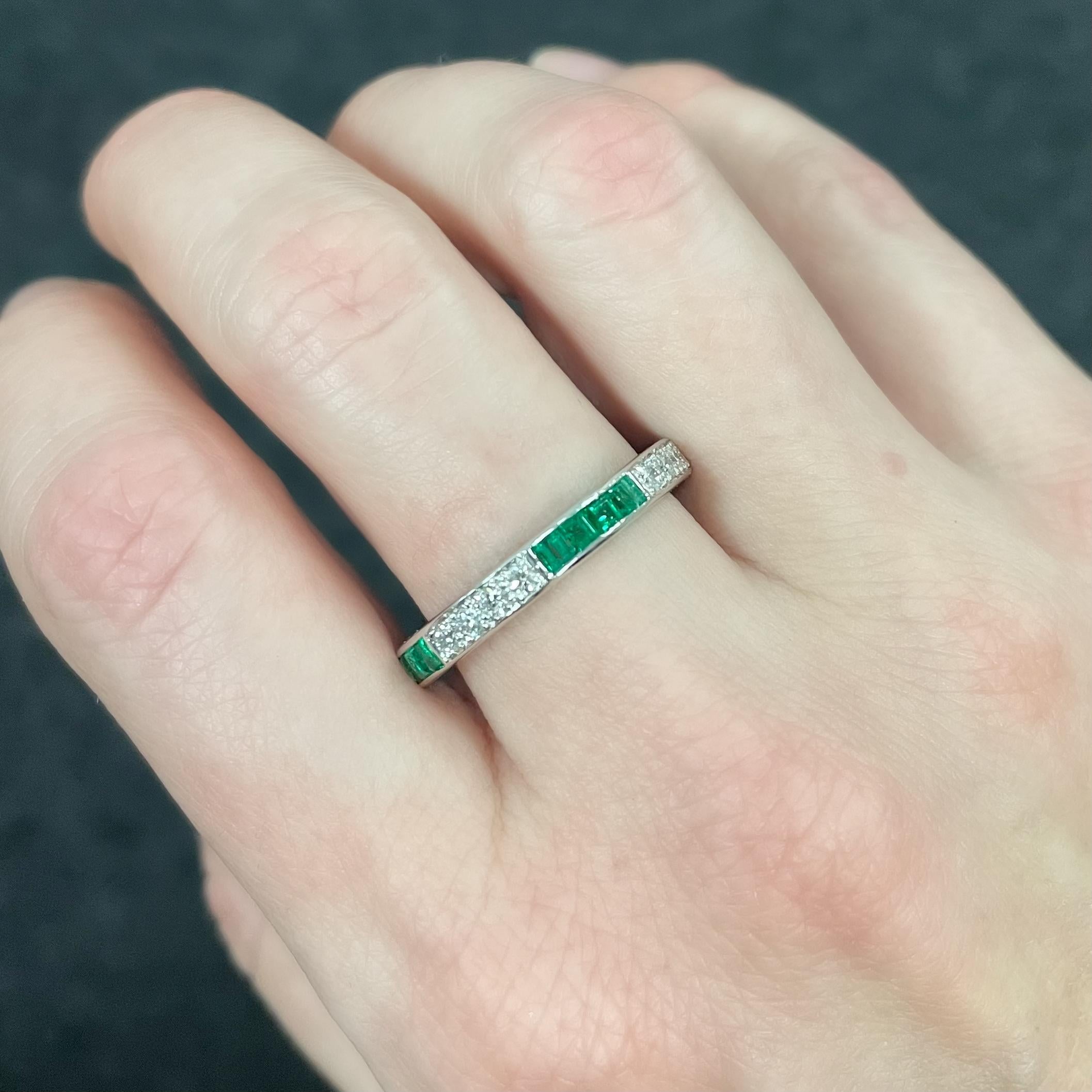 Contemporary Oscar Heyman Platinum Emerald and Diamond Wedding Band Ring, size 9.5 For Sale