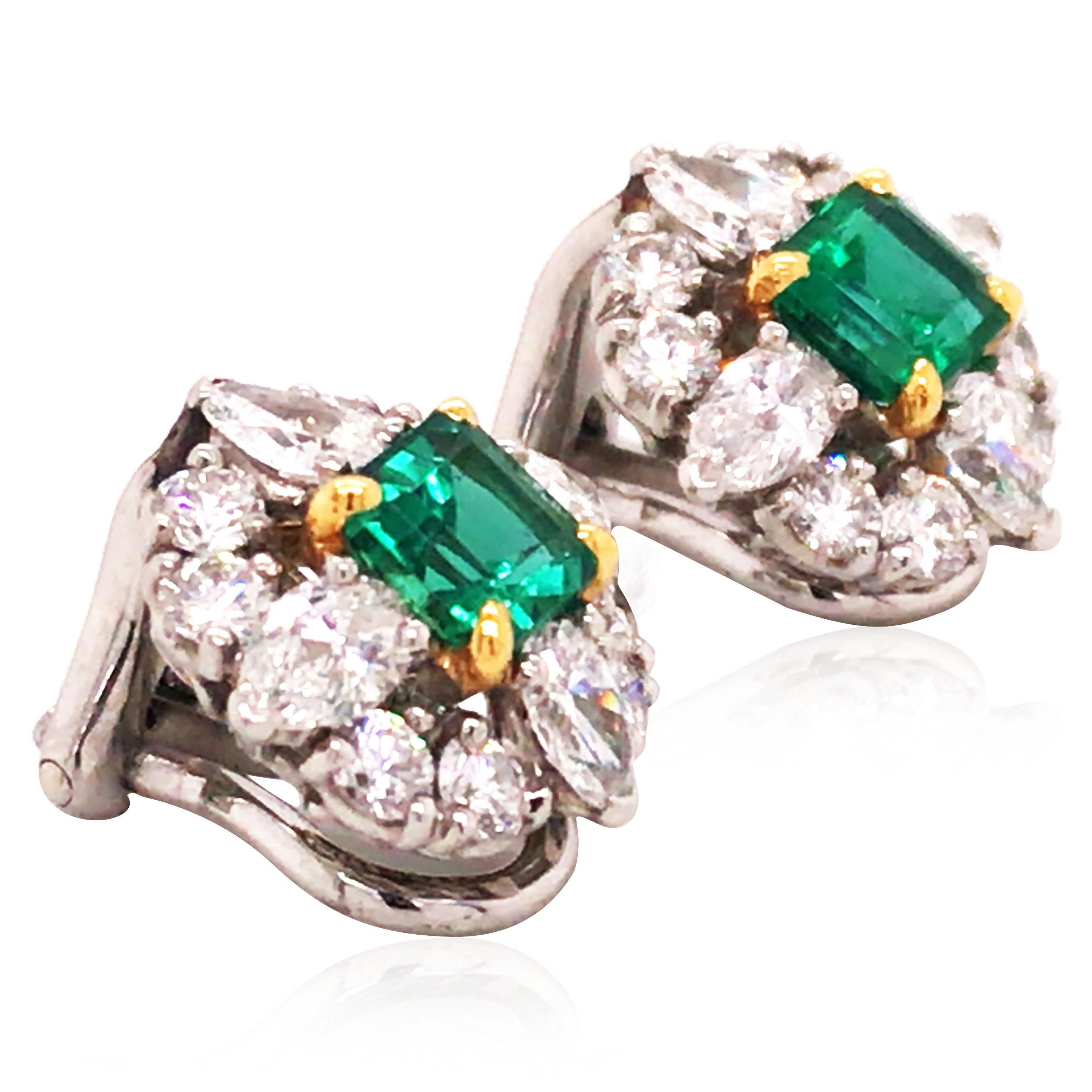 Square-cut emeralds, 16 round and 8 pear-shaped diamonds total approx. 1.80ct. 

Stamp: maker's mark. 
Measurement: 1.2 x 1.2cm
Weight: 6.8 grams