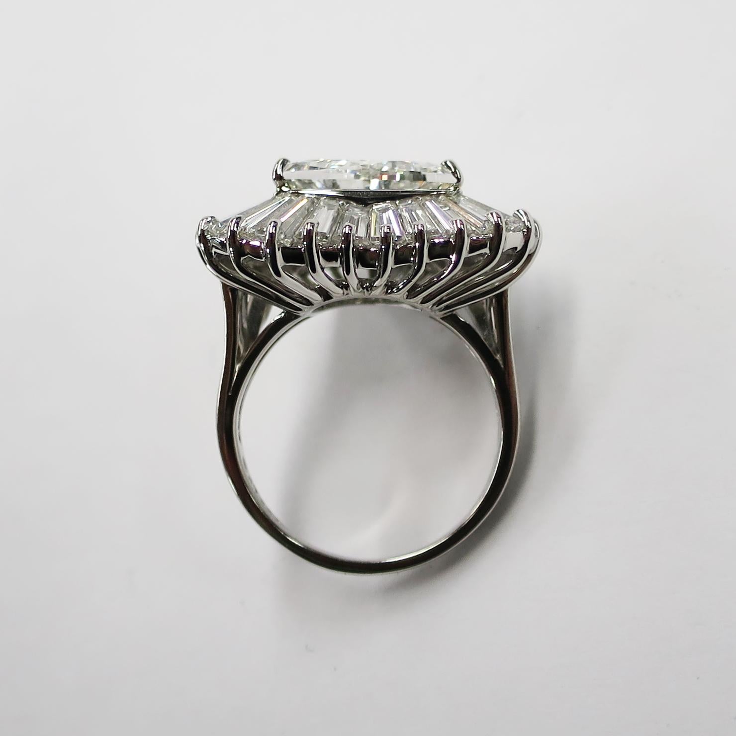 Women's Oscar Heyman Platinum GIA Certified 6.22tcw Trilliant Diamond 'Ballerina' Ring For Sale