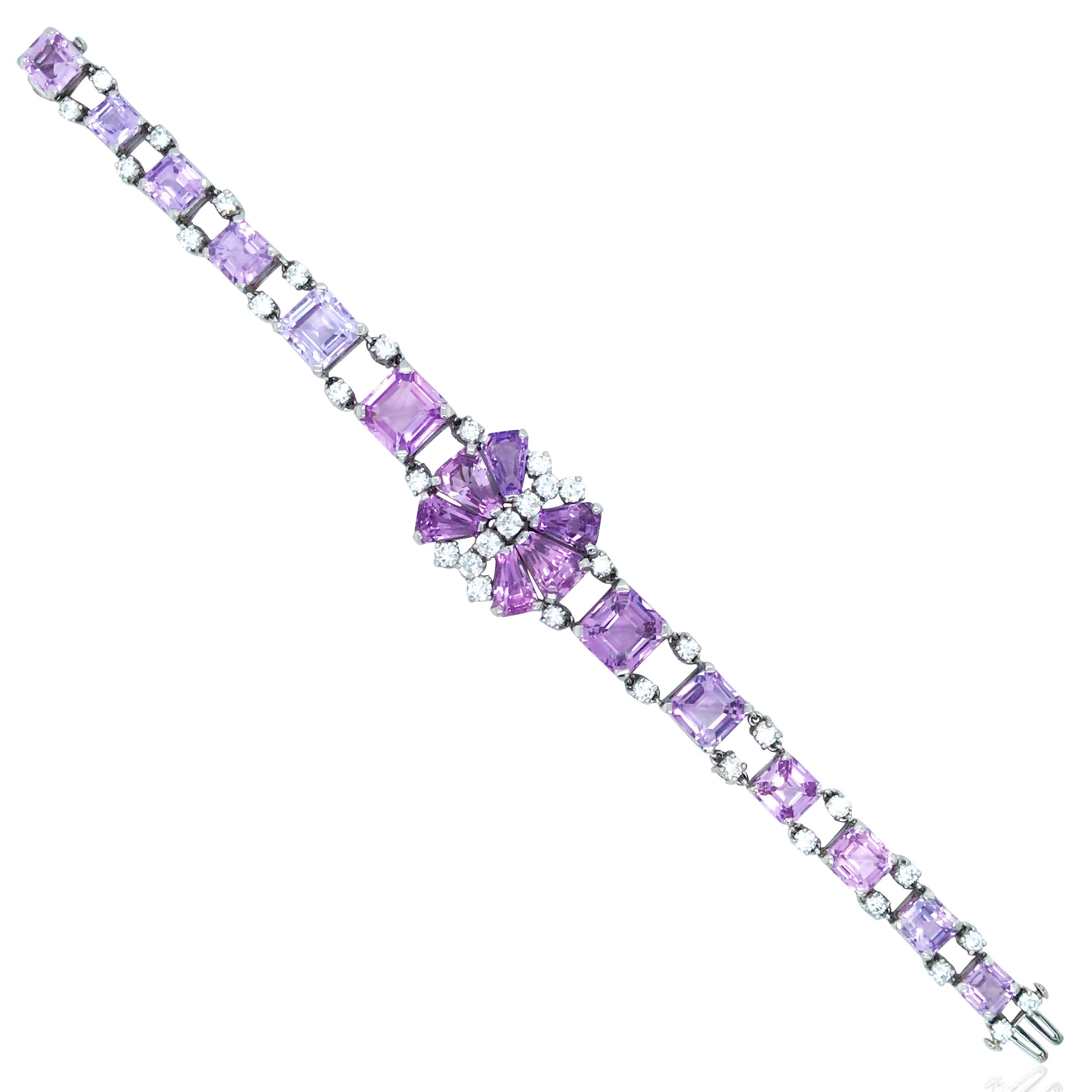 This light pink sapphire bracelet is created with 18 sparkling sapphires of approximately 42 ct. The large carat weight of the sapphires makes the entire bracelet look dazzling. Diamonds are embellished between the sapphires for a total of 35 pieces