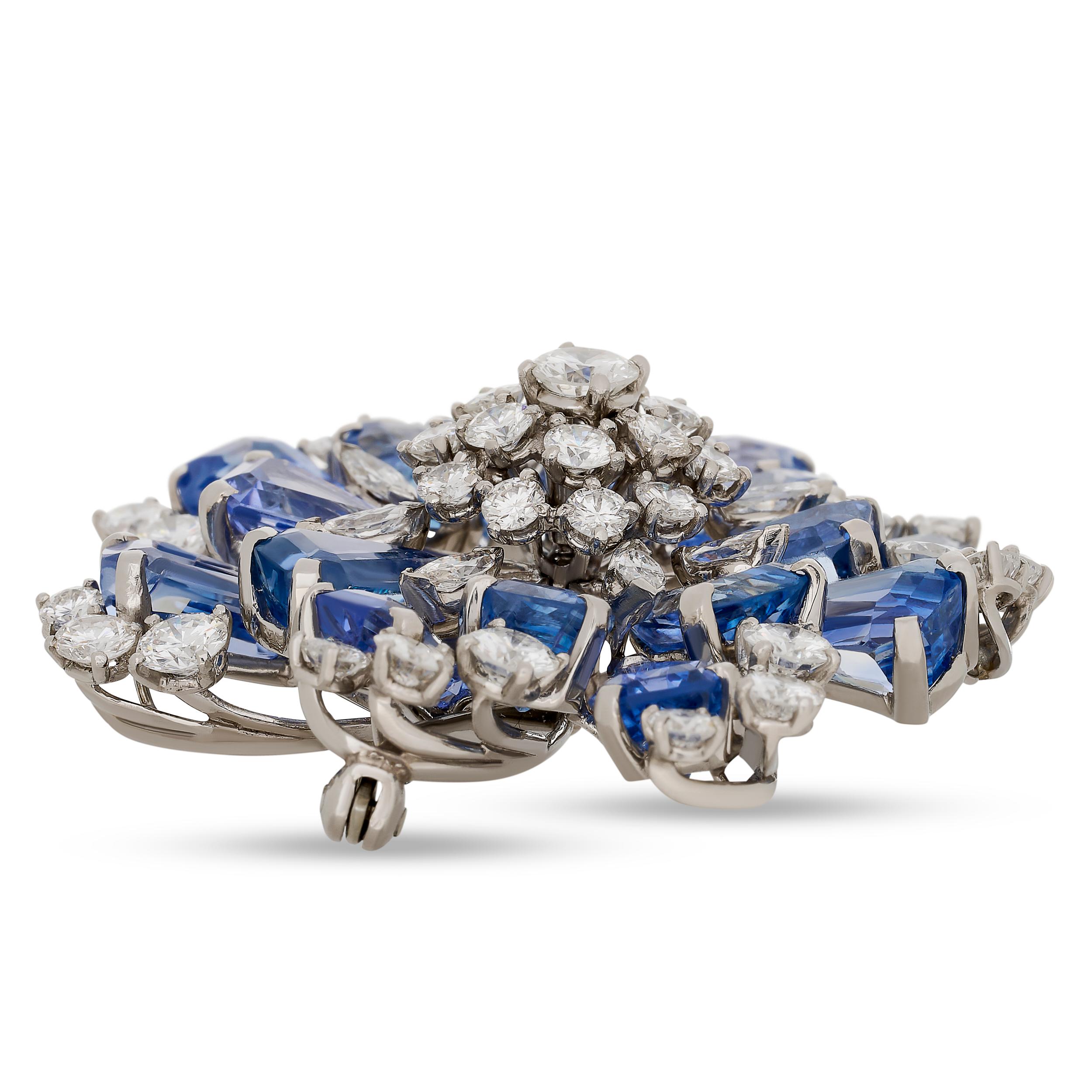Taille losange Broche en platine, saphir et diamant d'Oscar Heyman en vente
