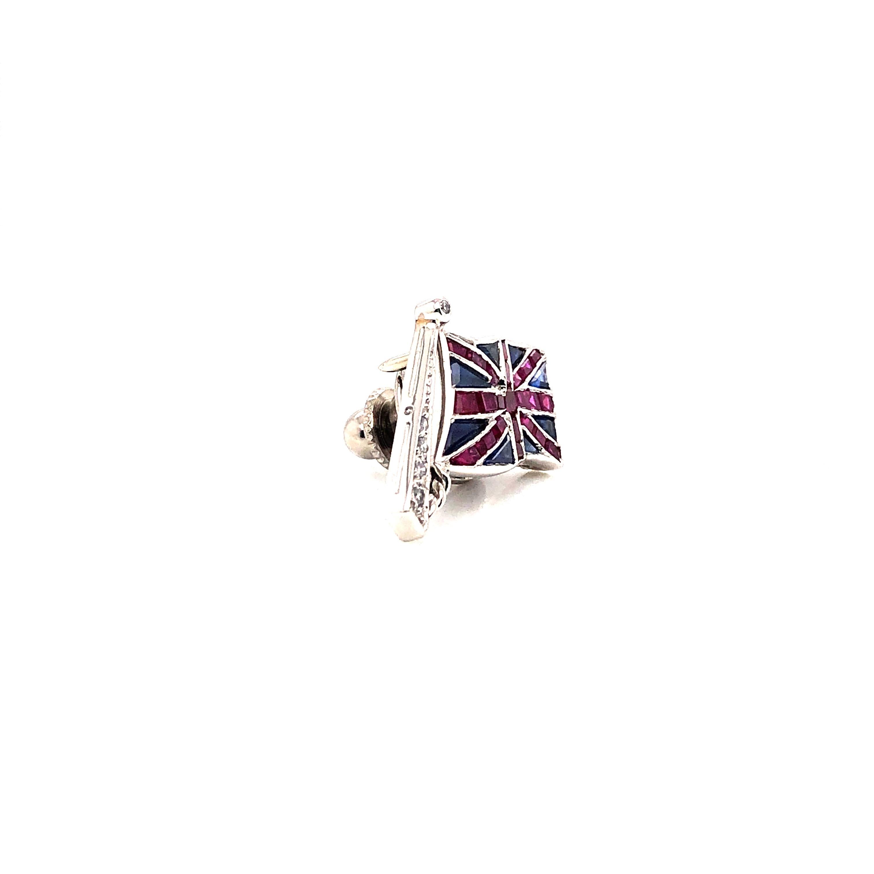 Oscar Heyman Platin Union Jack Anstecknadel mit Diamanten, Saphiren und Rubinen (Carréeschliff) im Angebot