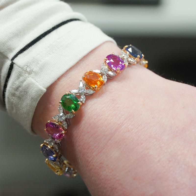 Oscar Heyman Armband aus Platin und 18 Karat Platin mit Regenbogen-Saphir und Diamanten 2
