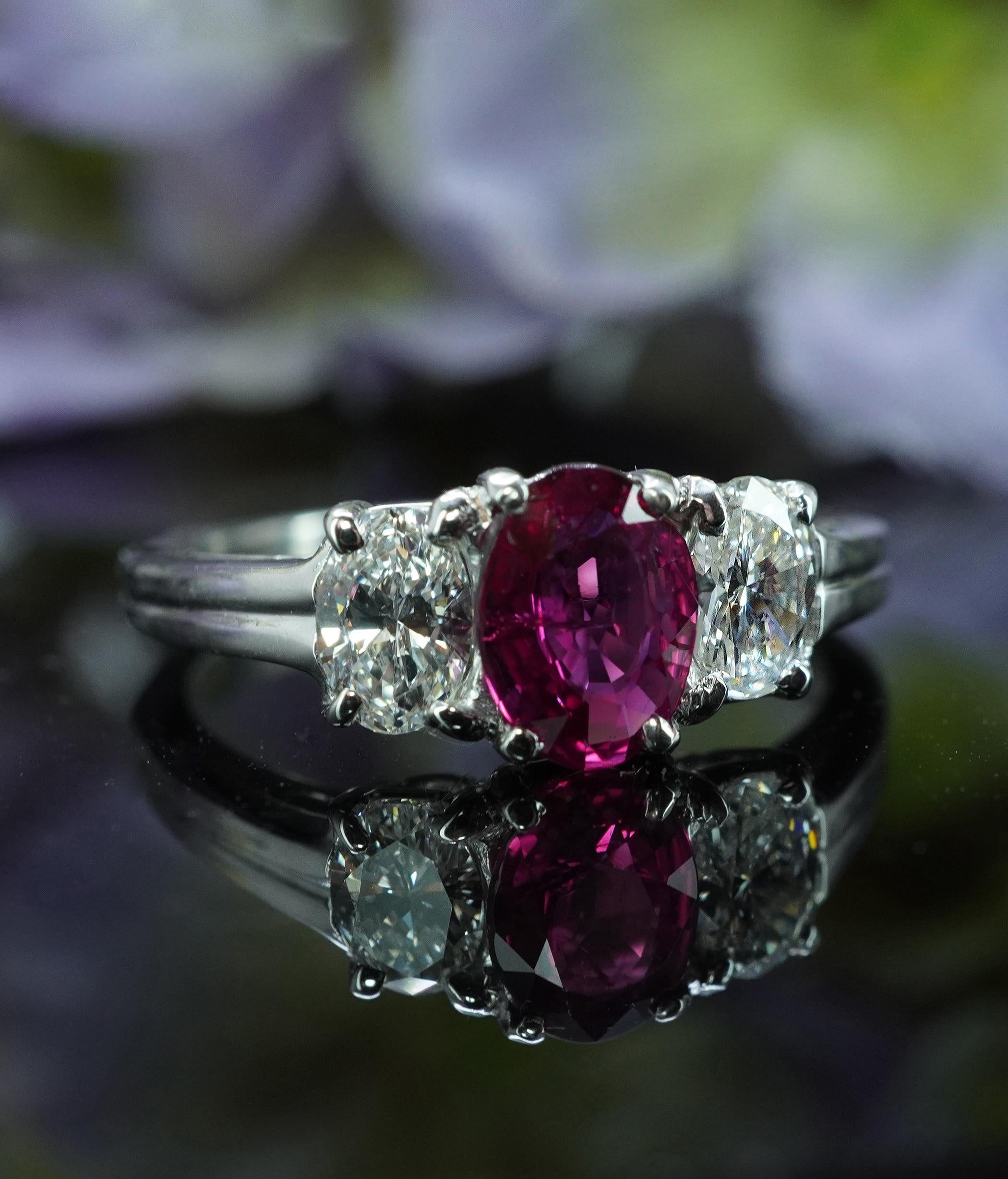Rétro Oscar Heyman Ruby Oval Diamond 3 stone Ring Platinum GIA Cert Designer Signed en vente