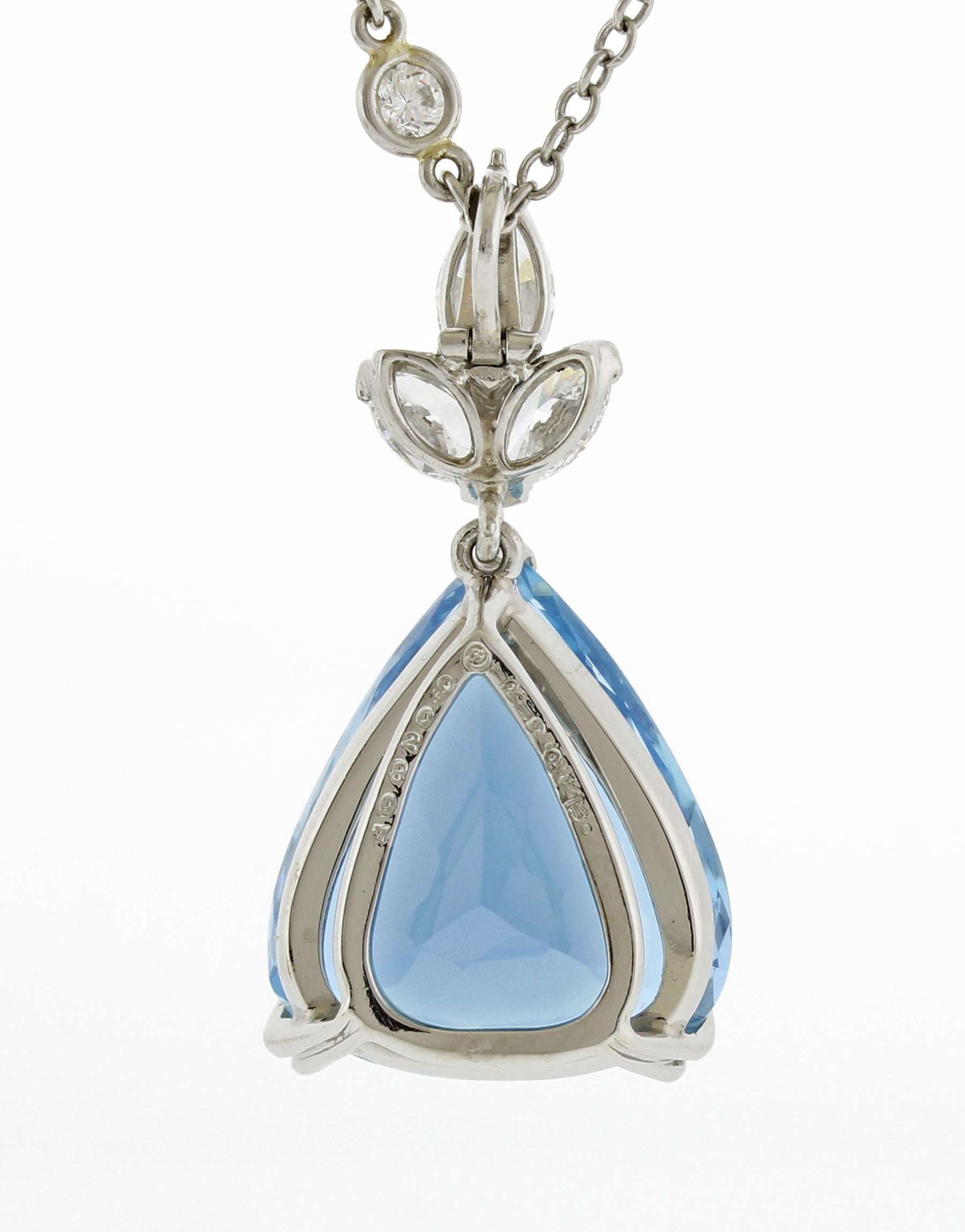 Oscar Heyman Santa Maria Aquamarine and Diamond Pendant Necklace In Excellent Condition In Bethesda, MD
