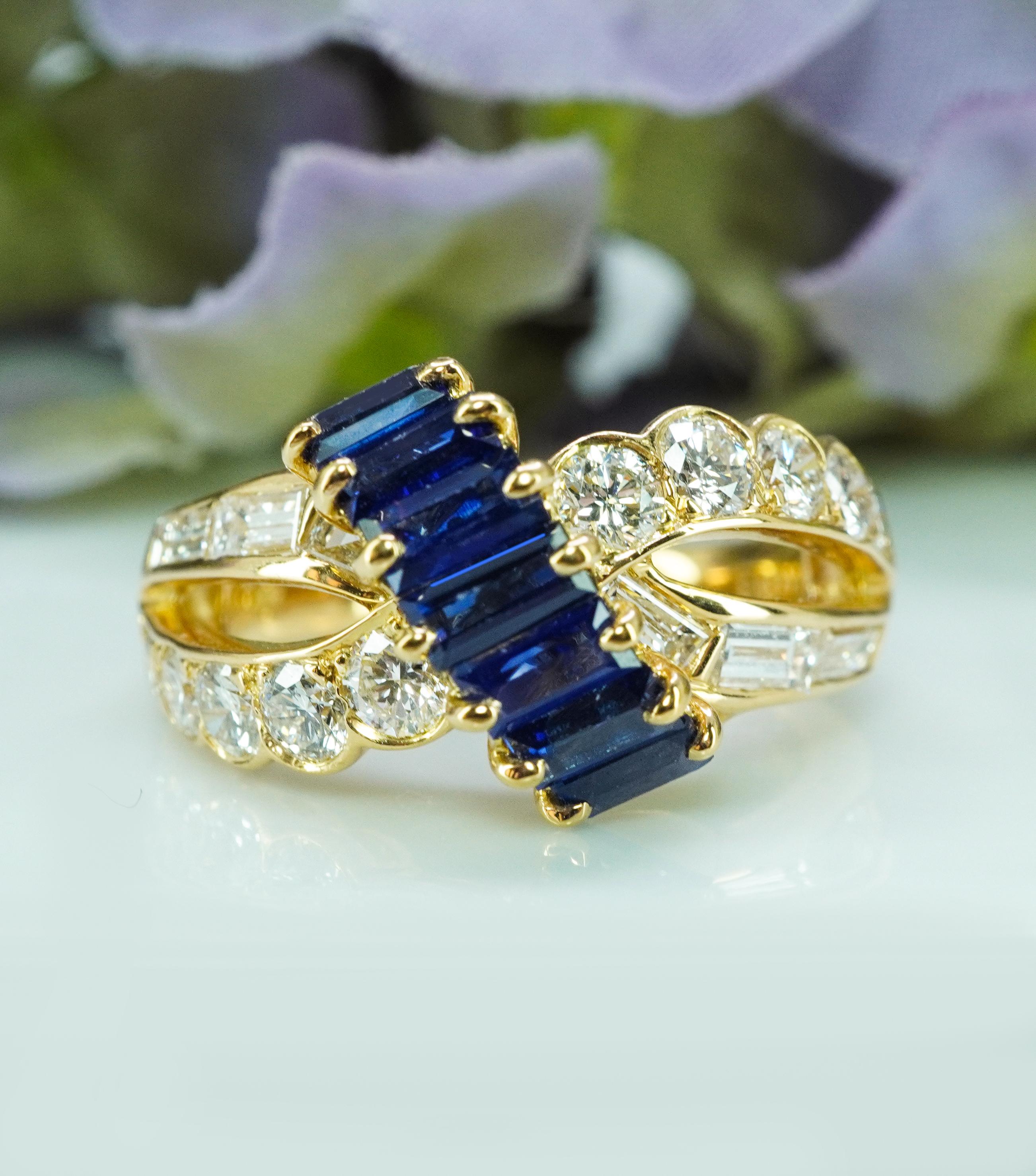  Oscar Heyman Saphir Baguette Diamant Ring 18K Gold Designer signiert Estate

 Dies ist ein wunderschönes Stück von Oscar Heyman Brothers in 18K Gelbgold. Der Ring besteht aus 9 Saphiren im Baguetteschliff mit einem geschätzten Gesamtgewicht von