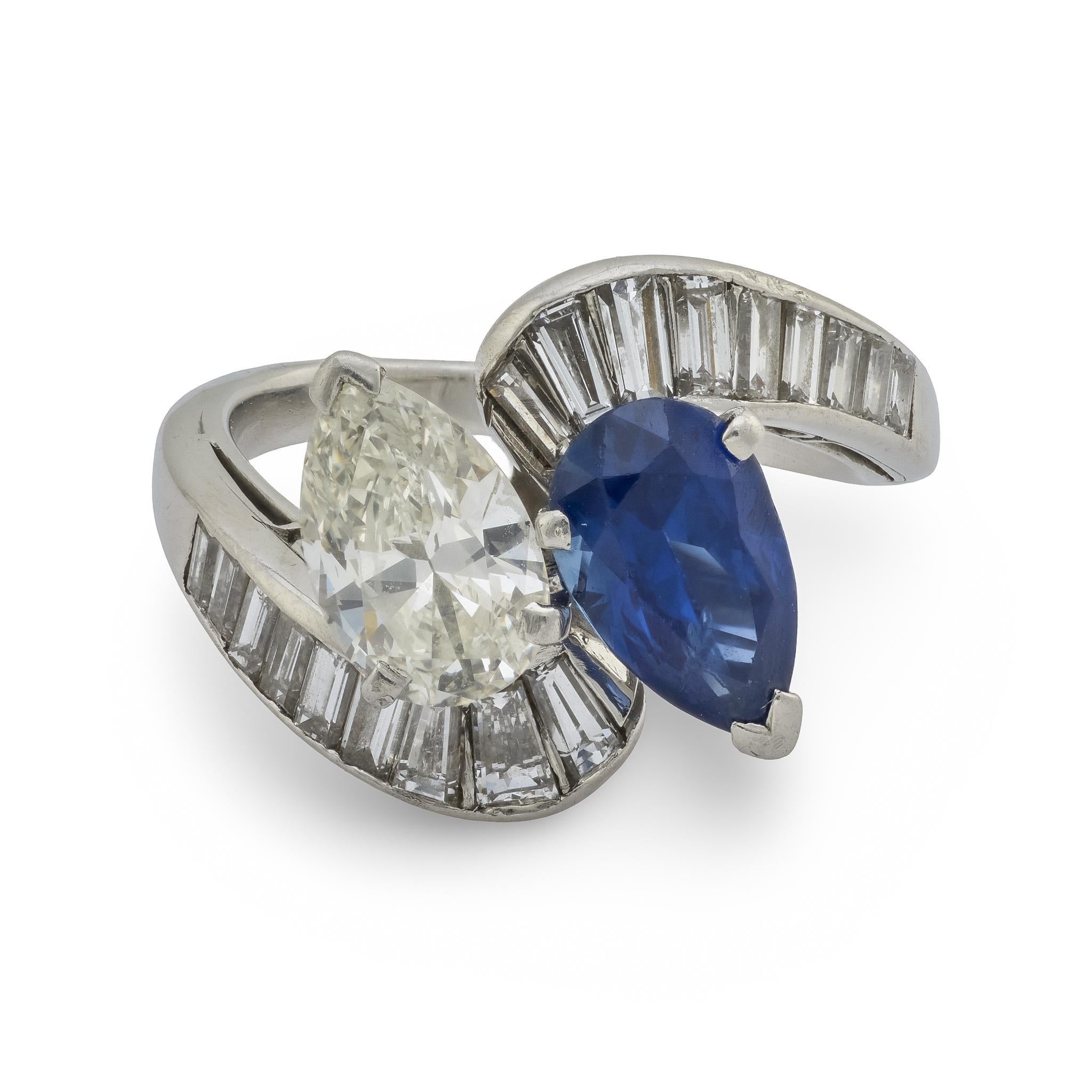 Modern Oscar Heyman sapphire diamond platinum toi et moi ring For Sale