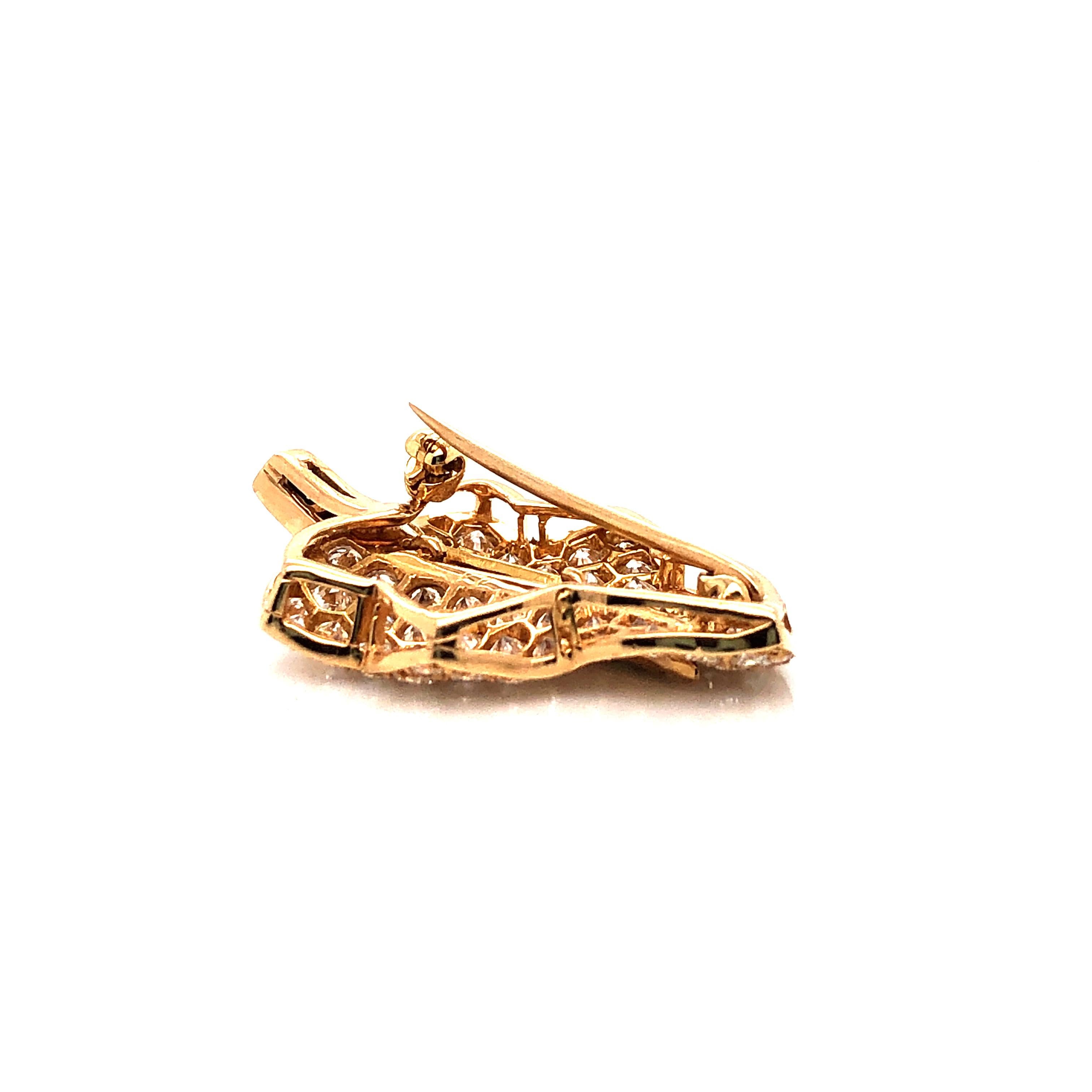 Contemporain Petite broche Oscar Heyman en forme de feuille d'érable en or pavé de diamants en vente