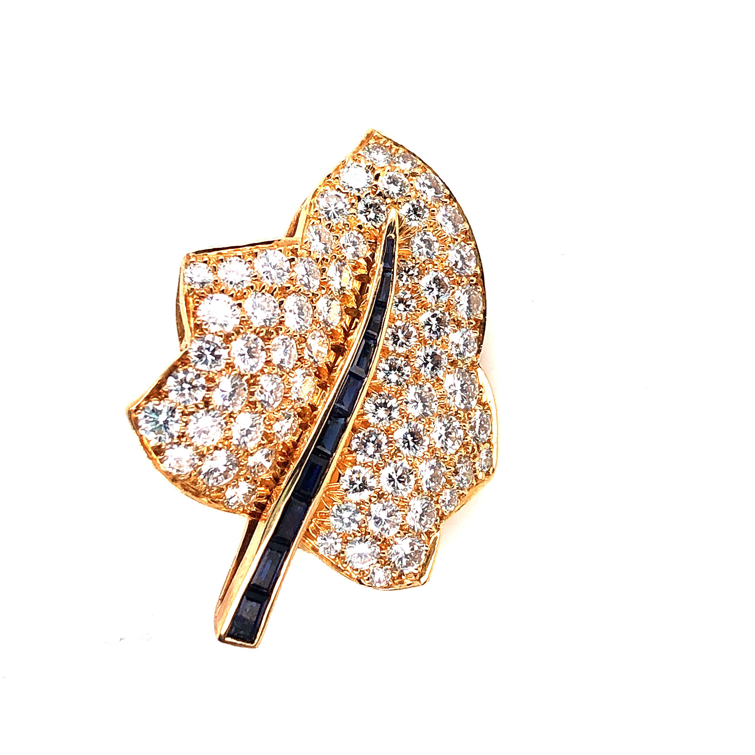Oscar Heyman Small Gold Pave Diamond Maple Leaf Brooch In New Condition For Sale In New York City, NY