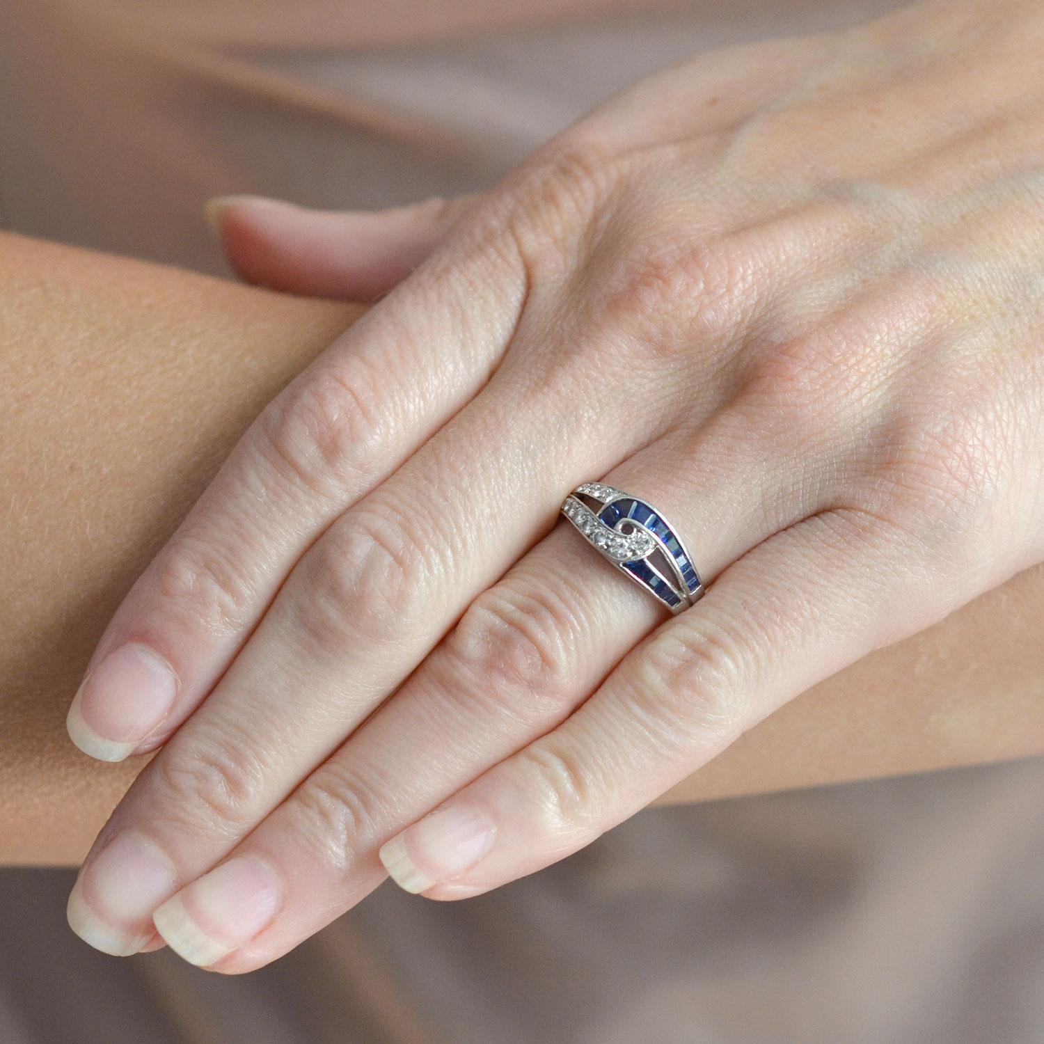 Women's Oscar Heyman Vintage Diamond and Sapphire Interlocking Link Ring