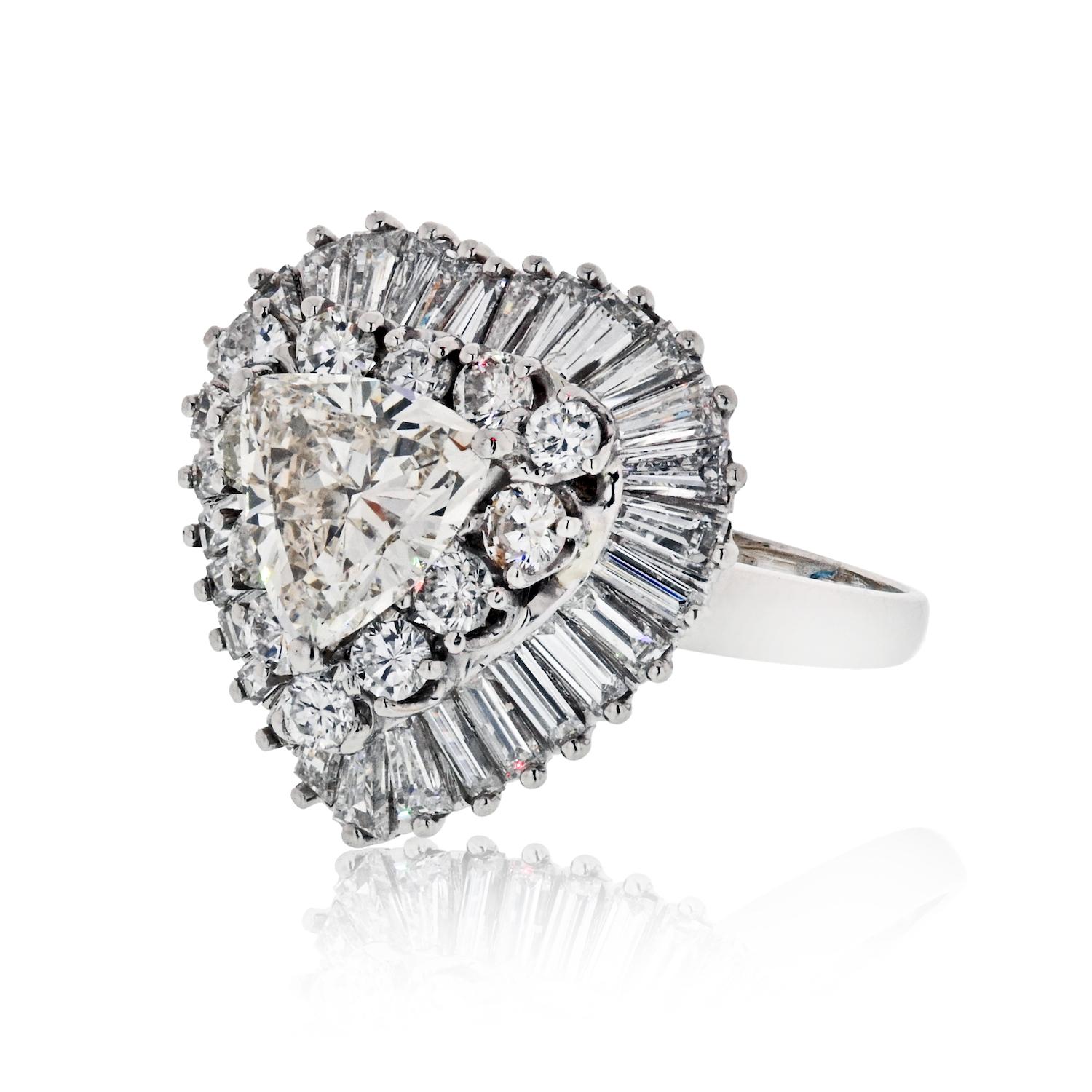 Oscar Heyman White Diamond Ballerina 1.82 Carat Trilliant Cut Engagement Ring In Excellent Condition In New York, NY