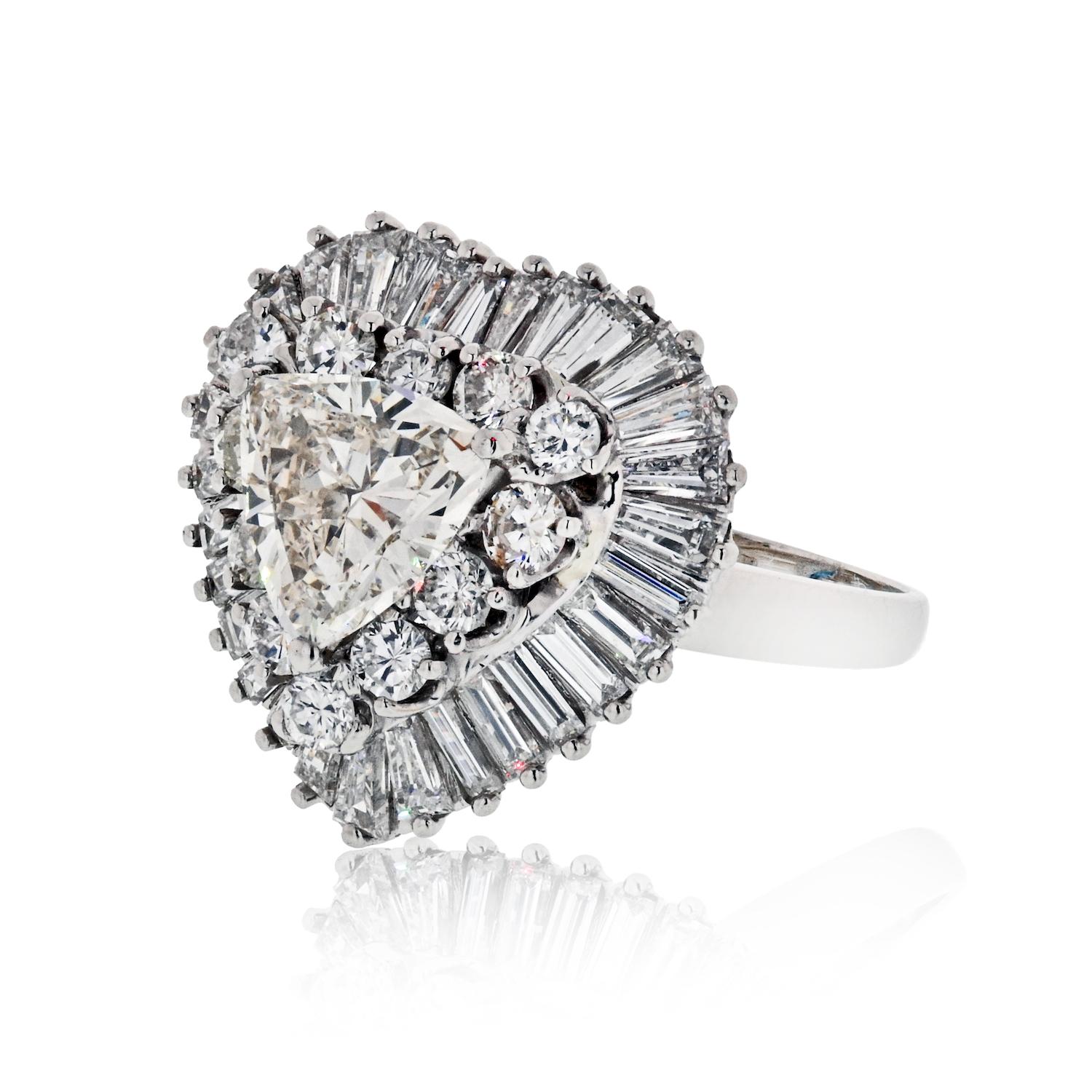 Oscar Heyman White Diamond Ballerina 1.82 Carat Trilliant Cut Engagement Ring In Excellent Condition In New York, NY
