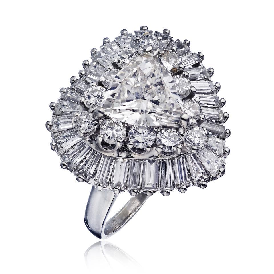 Modern Oscar Heyman White Diamond Ballerina 1.82 Carat Trilliant Cut Engagement Ring