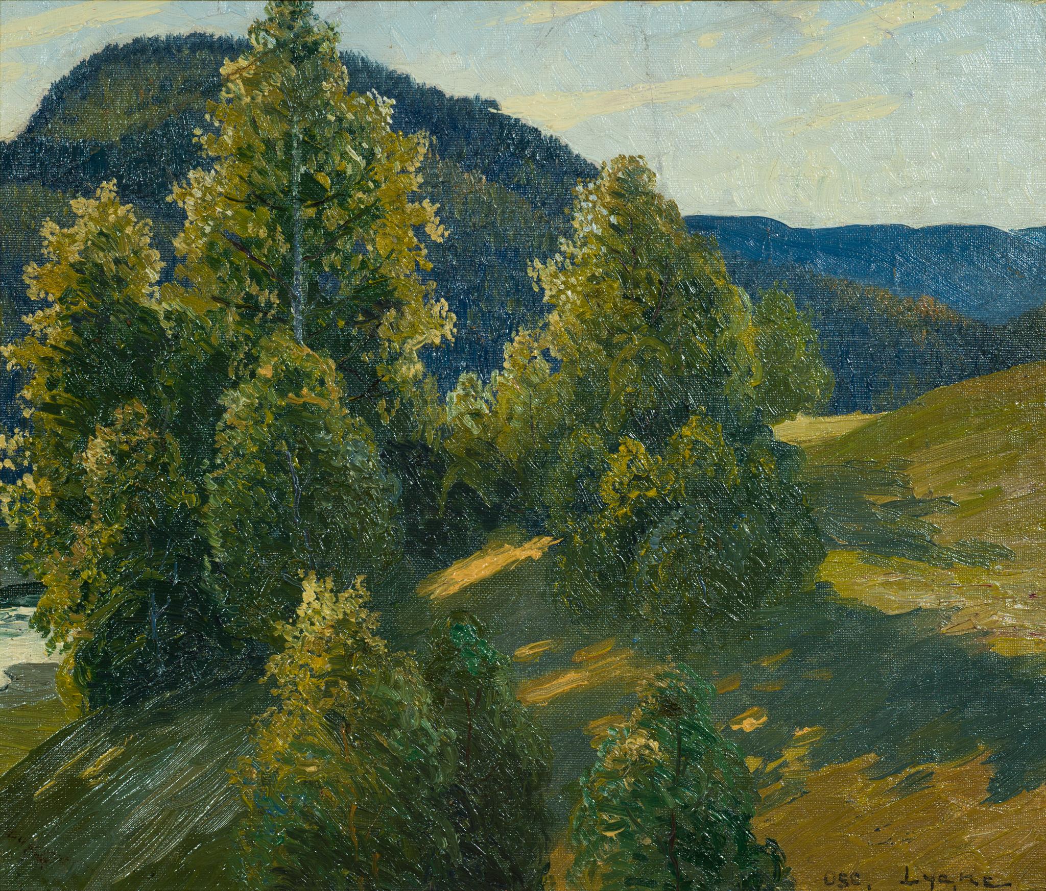 Foresta illuminata dal sole e montagne blu lontane: un paesaggio della Svezia settentrionale di Lycke - Painting Postimpressionismo di Oscar Lycke
