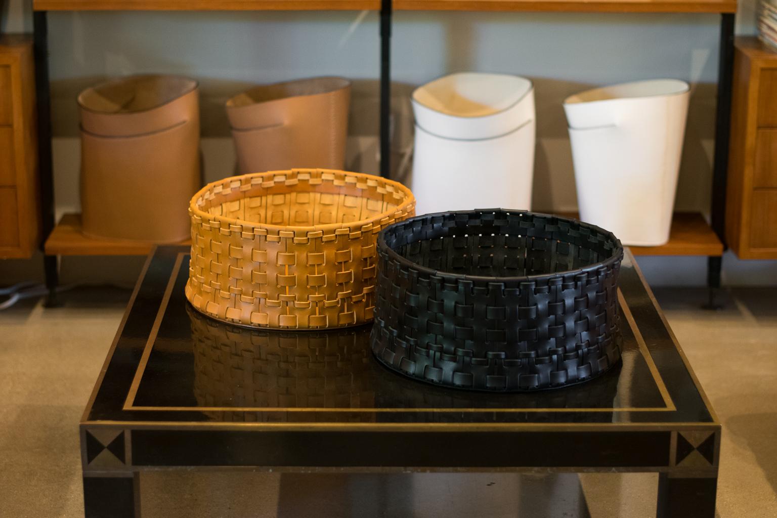 Handmade woven leather basket by Oscar Maschera. One available in each color, Elm and black, sold separately. 

Artist turned artisan, Oscar Maschera exclusively uses genuine Italian leather, treated with natural extracts and dyed in aniline