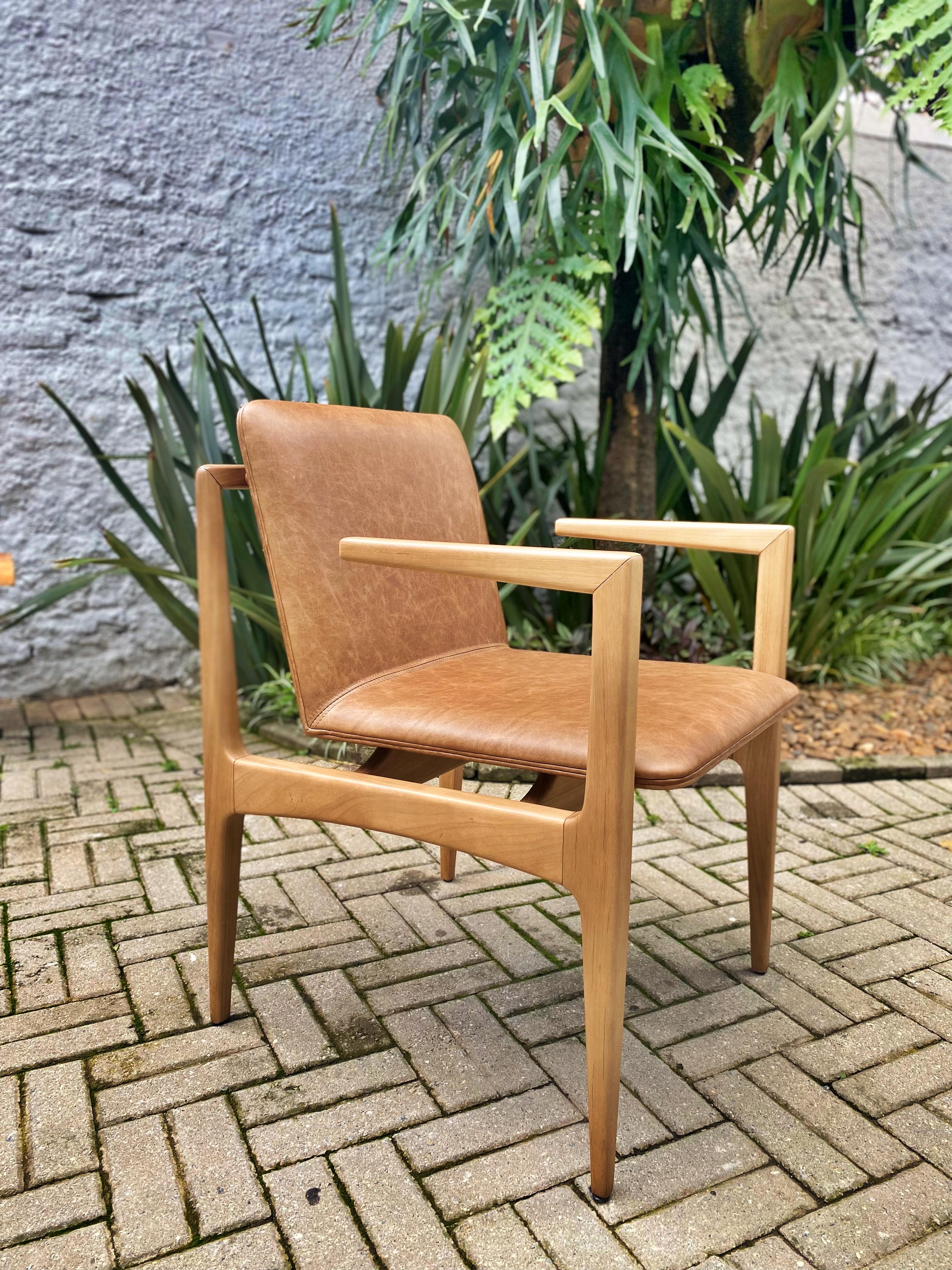 When she created Oscar chair with wooden arms, Alessandra Delgado was inspired by the master architect Oscar Niemeyer´s work. The Oscar chair is made of solid wood and although very sturdy it is lightweight, with back and seat covered in fabrics