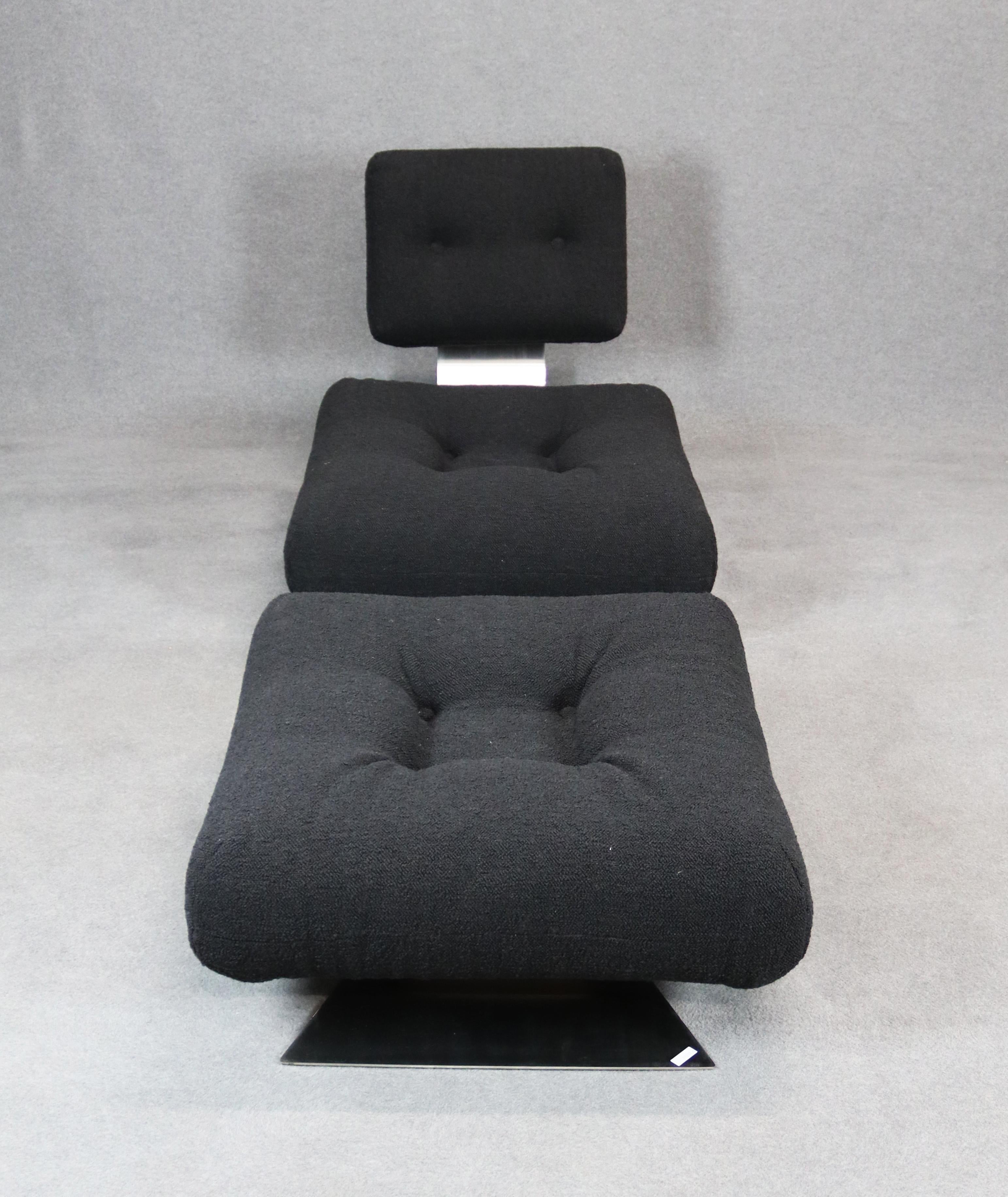 Oscar Niemeyer, Rio de Janeiro, 1907-2012. High armchair with footrest. Version with low seat in satin stainless steel, fabric and Bakelite knobs, 1974. With 'Mobilier International' sticker under the seat of both.
