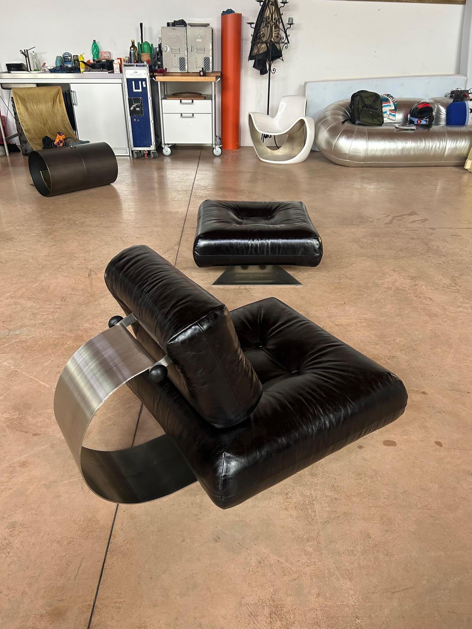 Chaise et pouf 