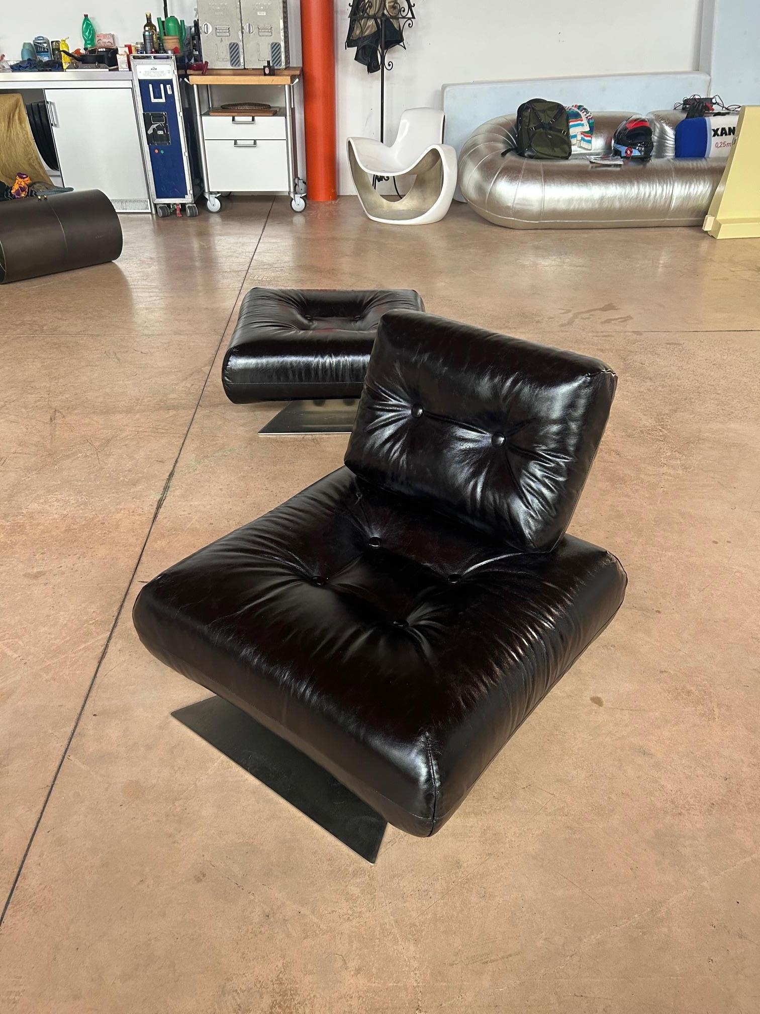 Chaise et pouf 