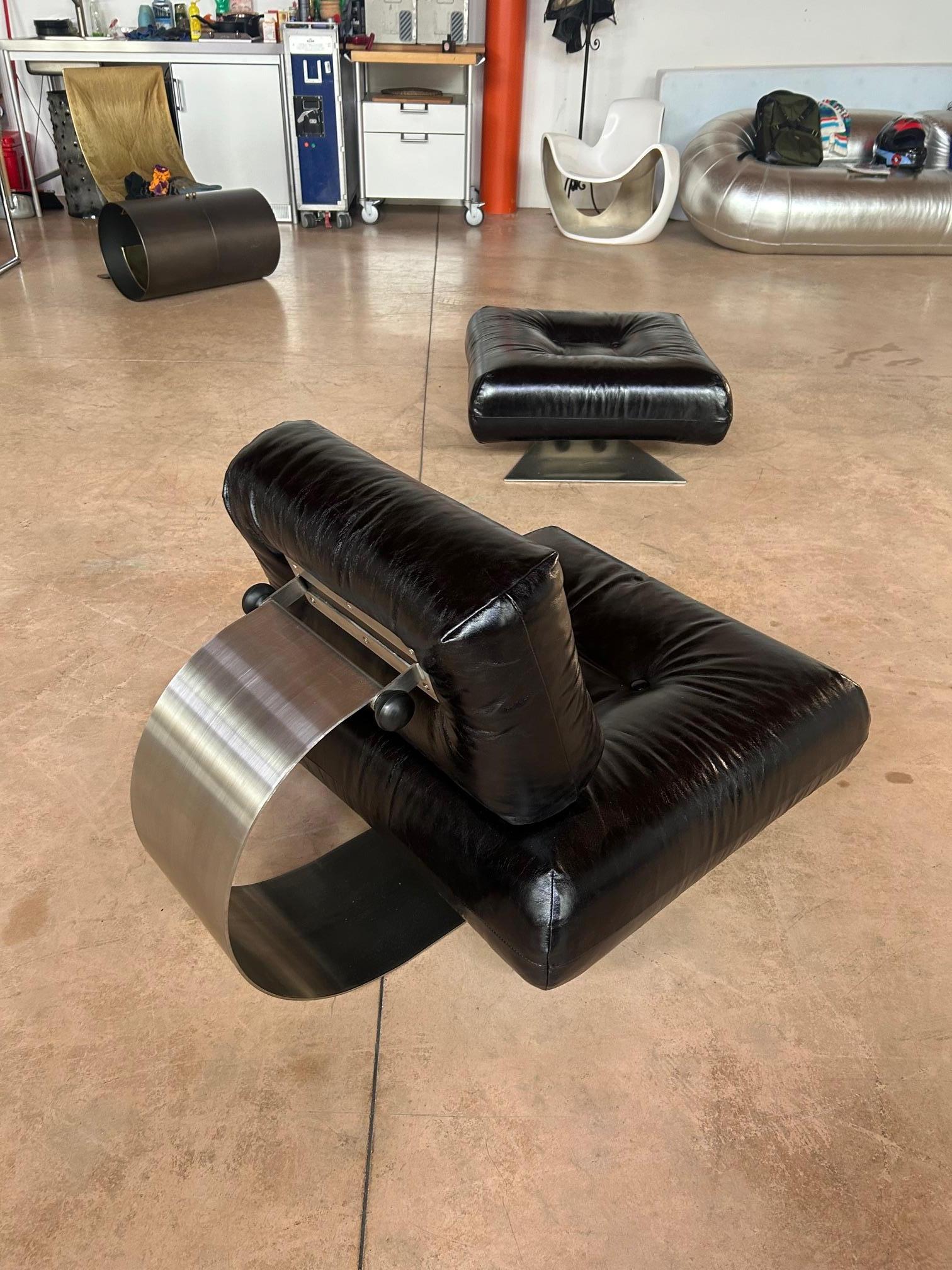 Chaise et pouf 
