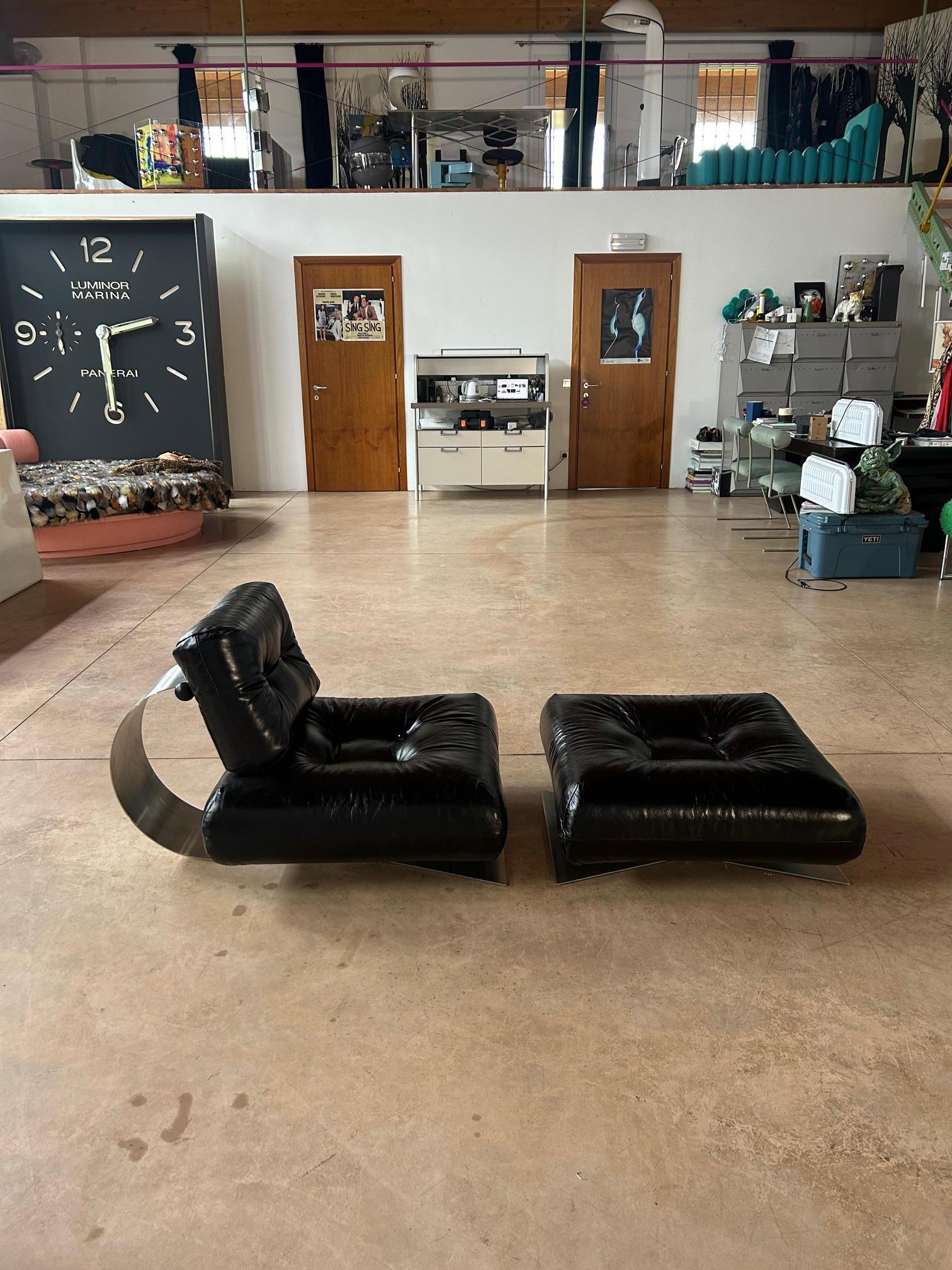 Chaise et pouf 