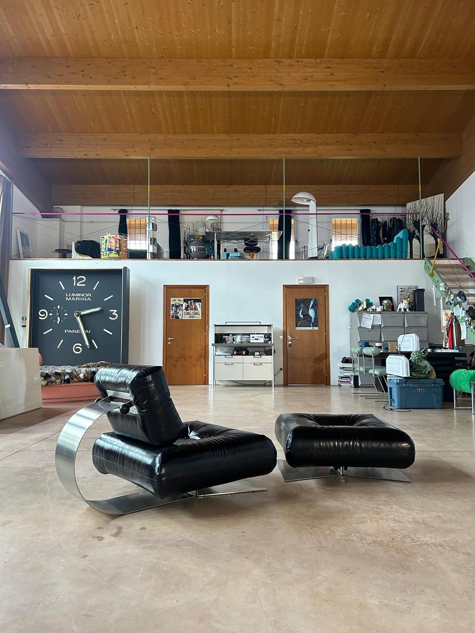 Mid-Century Modern Chaise et pouf 