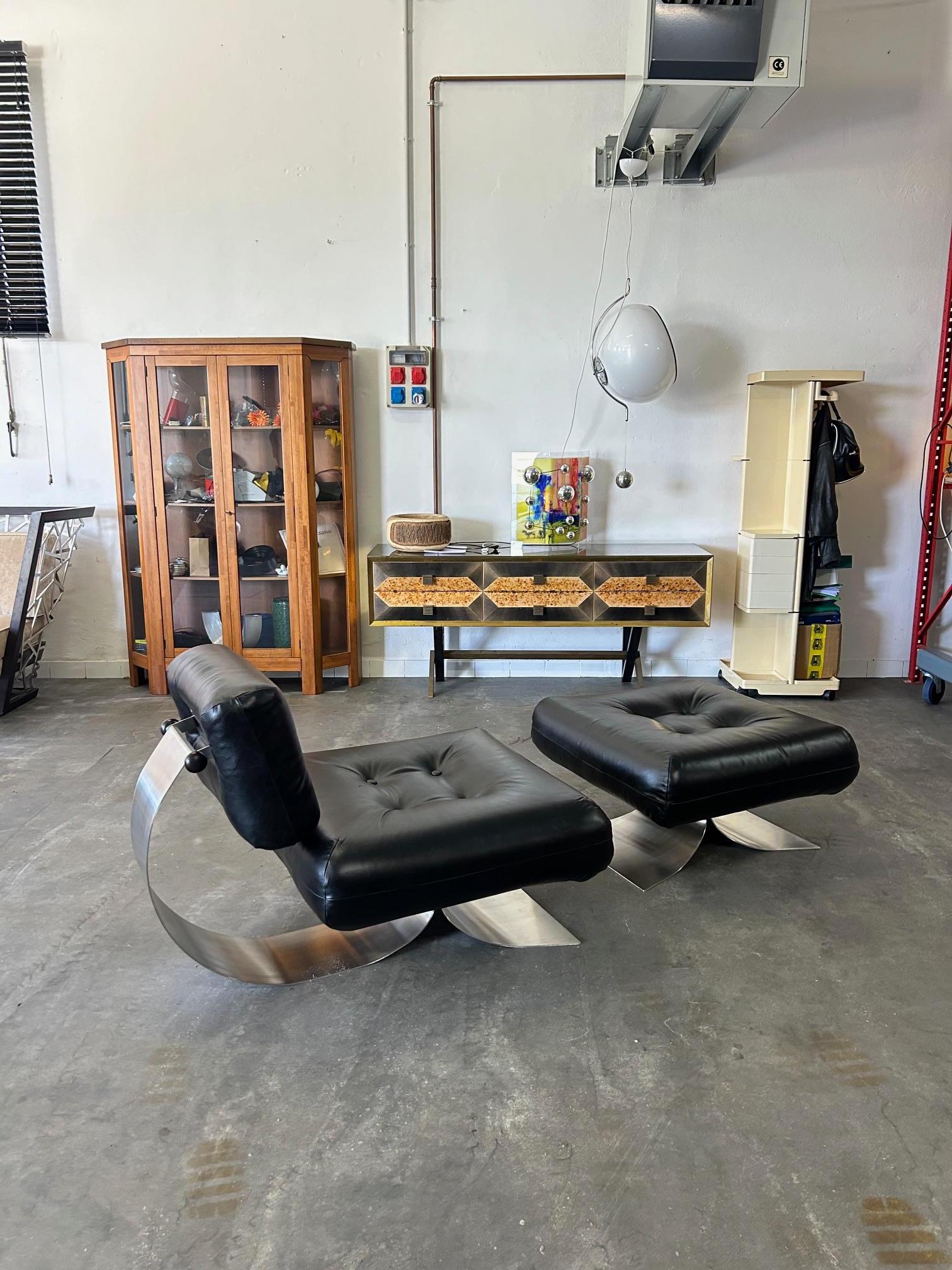 Oscar Niemeyer Alta-Stuhl und Ottomane Mobilier International 6