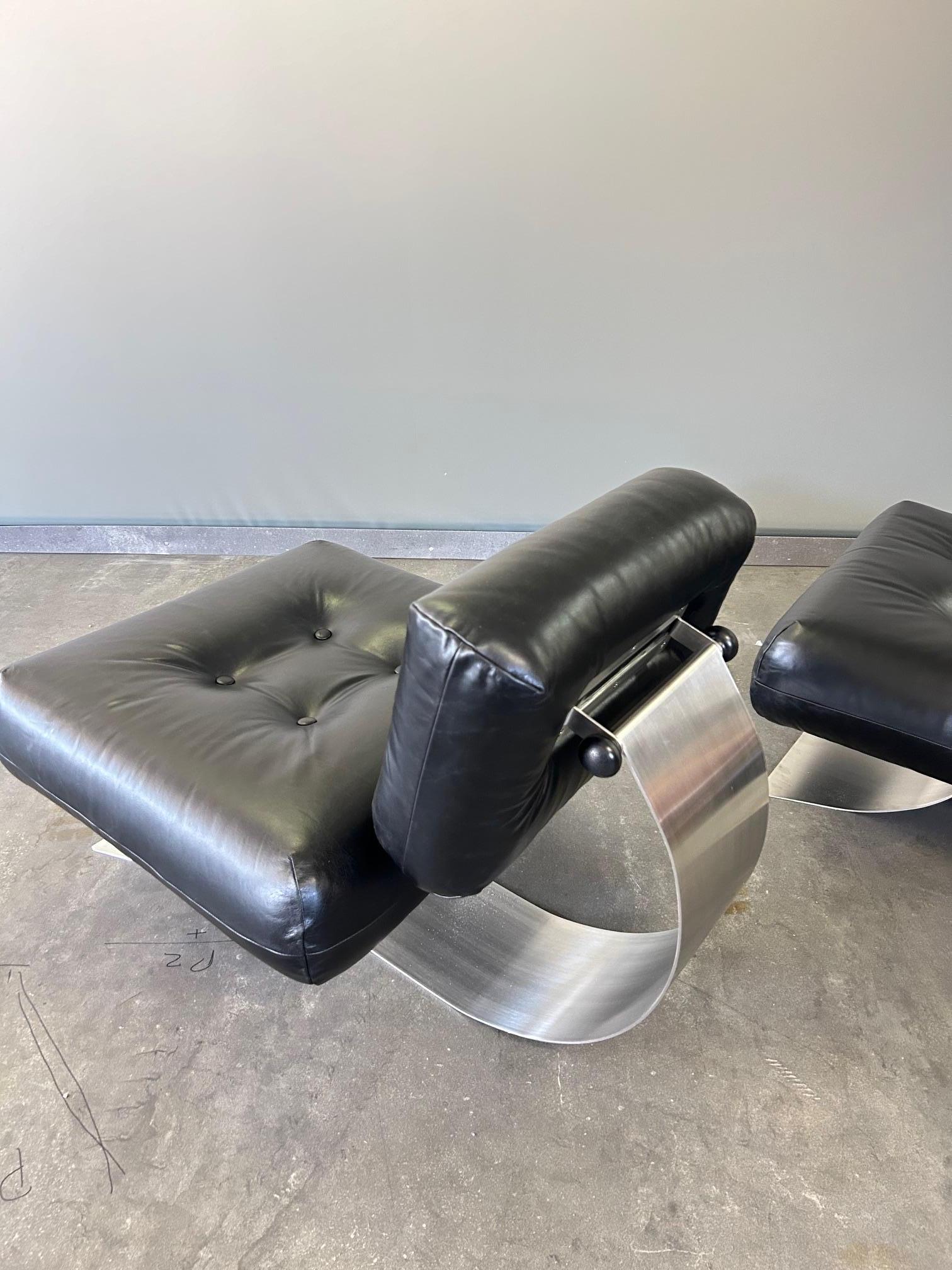 Oscar Niemeyer Alta-Stuhl und Ottomane Mobilier International (Italienisch)