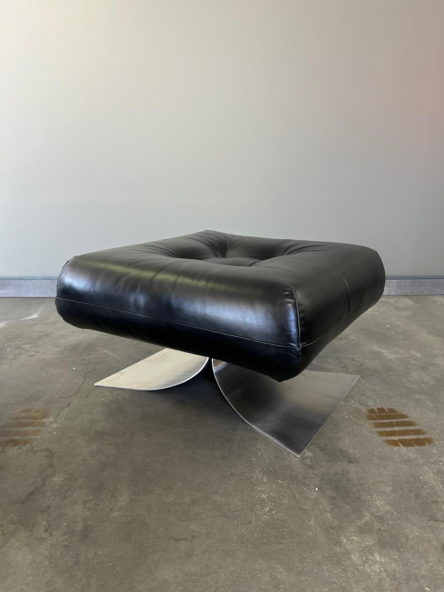 Oscar Niemeyer Alta-Stuhl und Ottomane Mobilier International im Zustand „Gut“ in Padova, IT